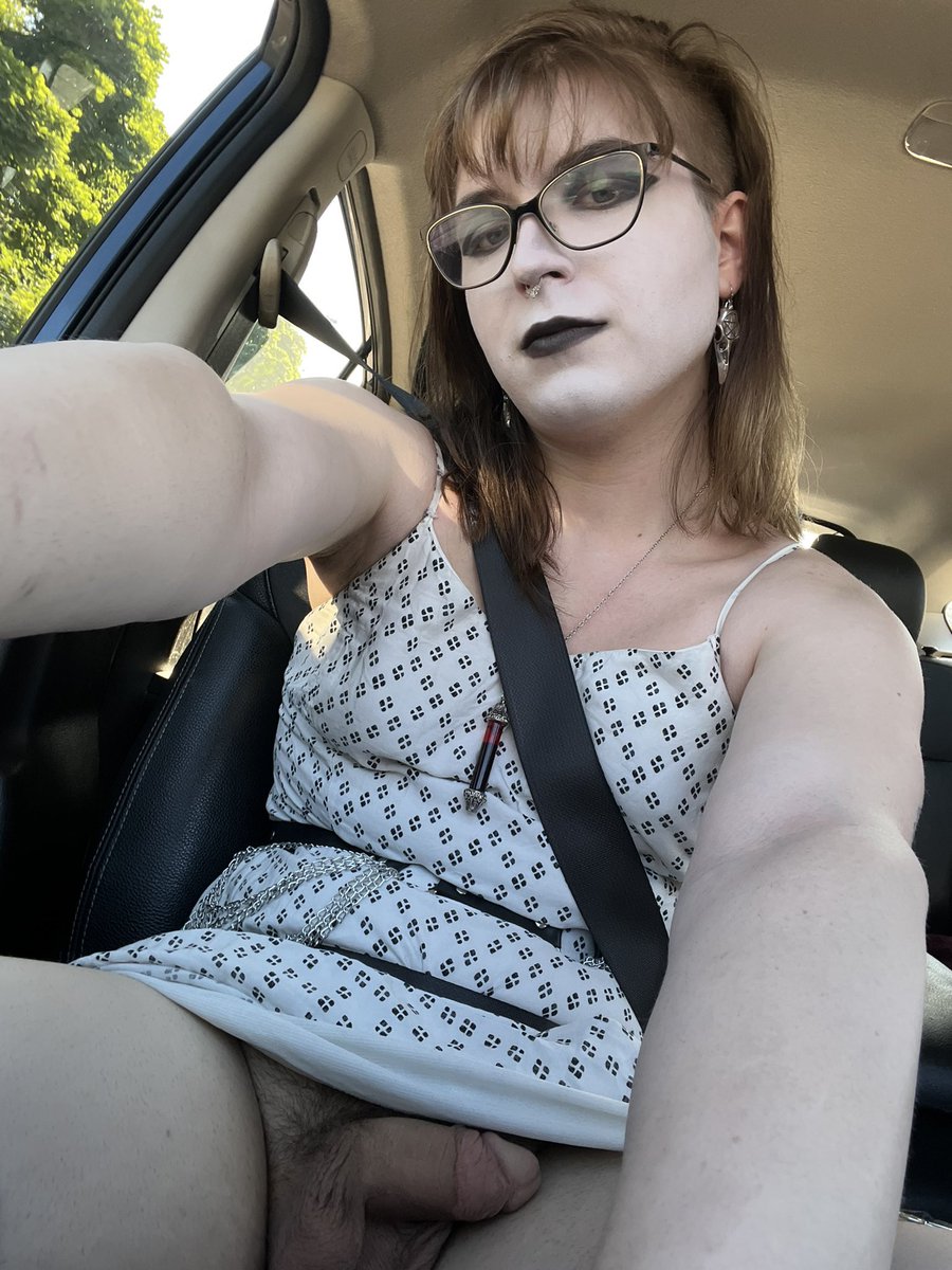 TransCountess's tweet photo. Not new, updating pinned 

~Run by Countess (me), couples content
~Trans vampire🧛‍♀️
~She/her (Countess), they/them (my partner)
~Goth
~My partner is faceless
~7$ OF, we make customs 
~I usually top, but not always
~We’re exhibitionists, oblige us😘

♡/⟳if you want to be moots🥰 https://t.co/YtNtEqIc2O