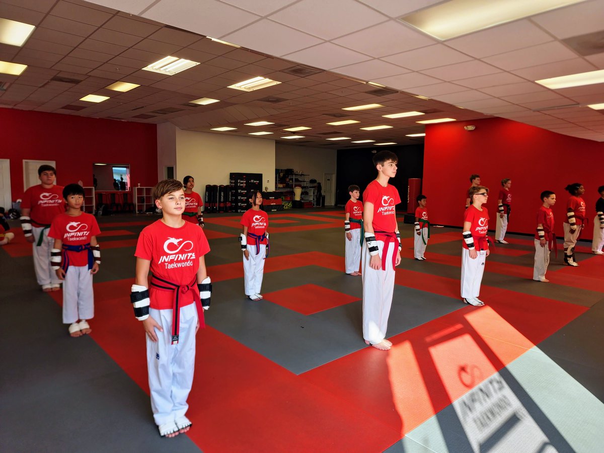 infinity_tkd's tweet image. This week in our #MatChat, we're talking about the #uniform and what it represents. 🥋

Your uniform reflects your #team’s #integrity, #hardwork, and #character. Wear it with pride! Keep it clean, wrinkle-free, and show respect to what it stands for. 💪

#ParentingTips