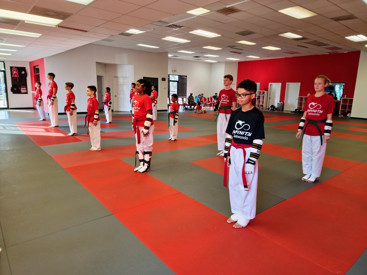 infinity_tkd's tweet image. This week in our #MatChat, we're talking about the #uniform and what it represents. 🥋

Your uniform reflects your #team’s #integrity, #hardwork, and #character. Wear it with pride! Keep it clean, wrinkle-free, and show respect to what it stands for. 💪

#ParentingTips