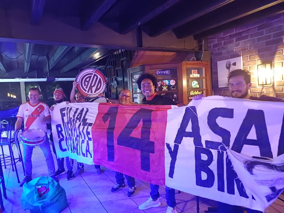RiverPlateCR's tweet photo. Así vivió la Filial, el cruce de octavos de la Libertadores, frente a la T. River es locura y carnaval! https://t.co/vwOaWtls6C