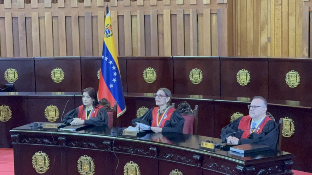 #ÚltimoMinuto| TSJ certificó el resultado electoral del CNE que dio como ganador al presidente <a href="/NicolasMaduro/">Nicolás Maduro</a> luego de un profundo peritaje al material electoral.