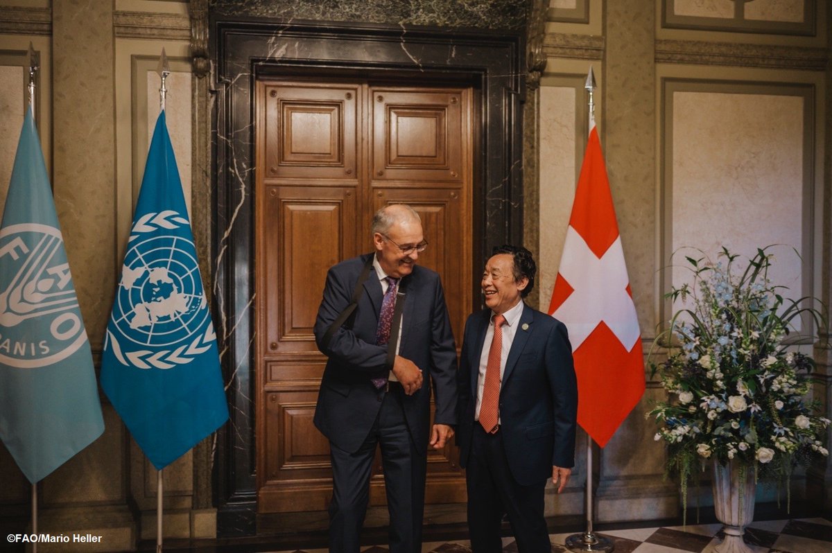 swiss_un's tweet photo. Today, Federal Councillor Guy Parmelin met with @FAO Director-General Qu Dongyu in Bern.

They focused on strengthening the partnership between 🇨🇭#Switzerland and #FAO, with global food security and innovation at the heart ❤️ of the discussion. https://t.co/eLSbZoylag