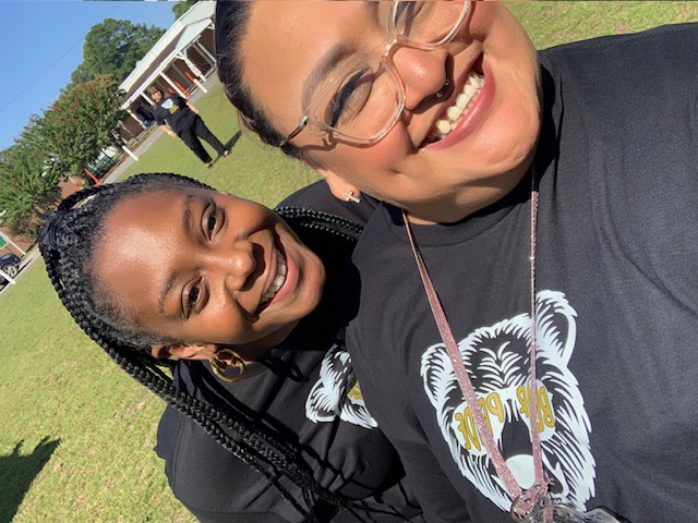 MsRG1st's tweet photo. @Scurlockbears
staff looking sharp today for our staff photo and open house! #SES #ScurlockBears #EveryJourneyHasAGreatStory #GoBears #NC #HokeCounty https://t.co/sv3MWsDKtU