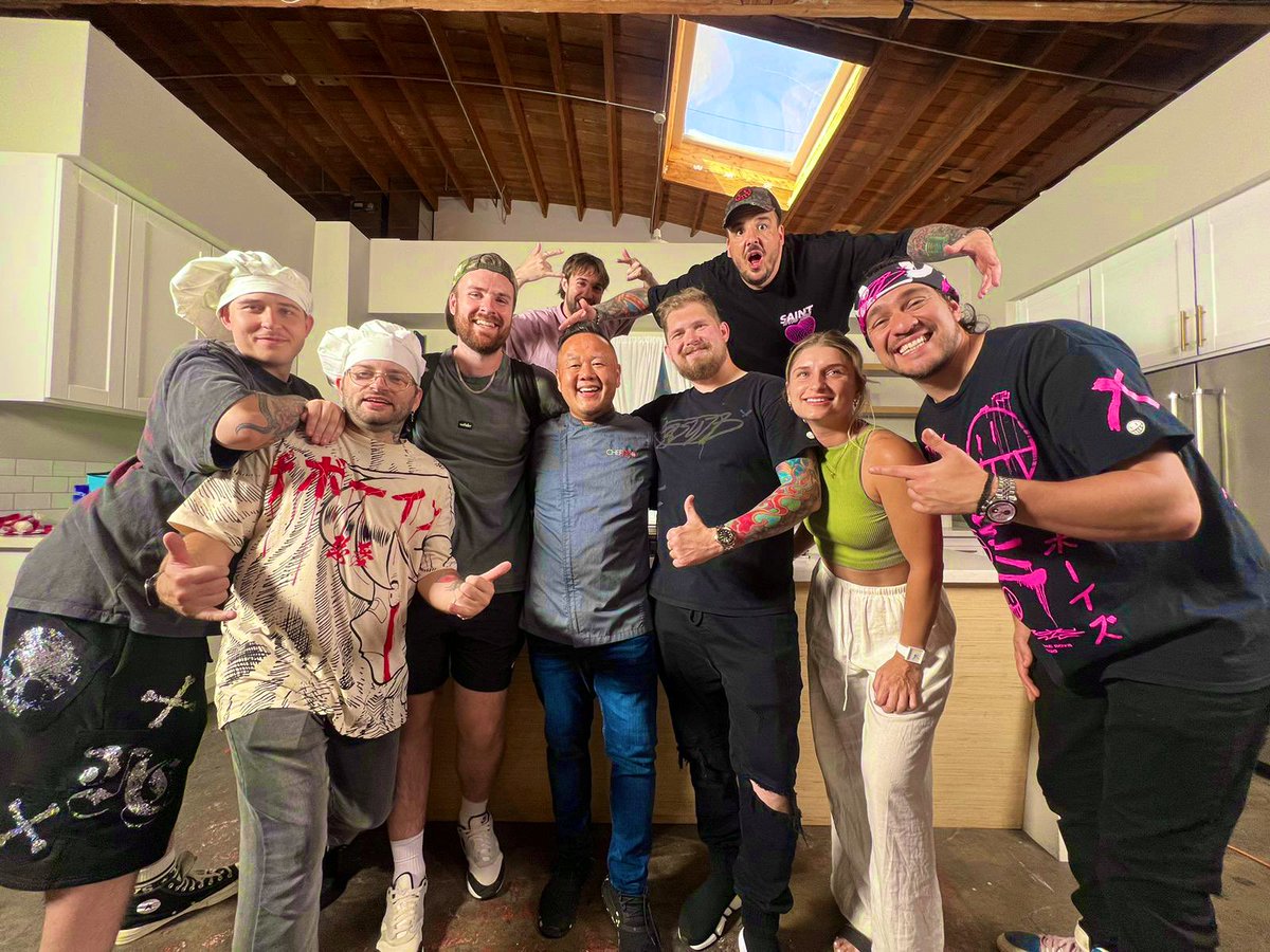 YourNarrator1's tweet photo. Had another amazing boys trip! Got some amazing videos coming up on the Boys channel! Now it’s time to head home. That is if my flight didn’t just get delayed twice after I slept through my alarm this morning and missed my original flight 😂 https://t.co/ckNiUrv8GV