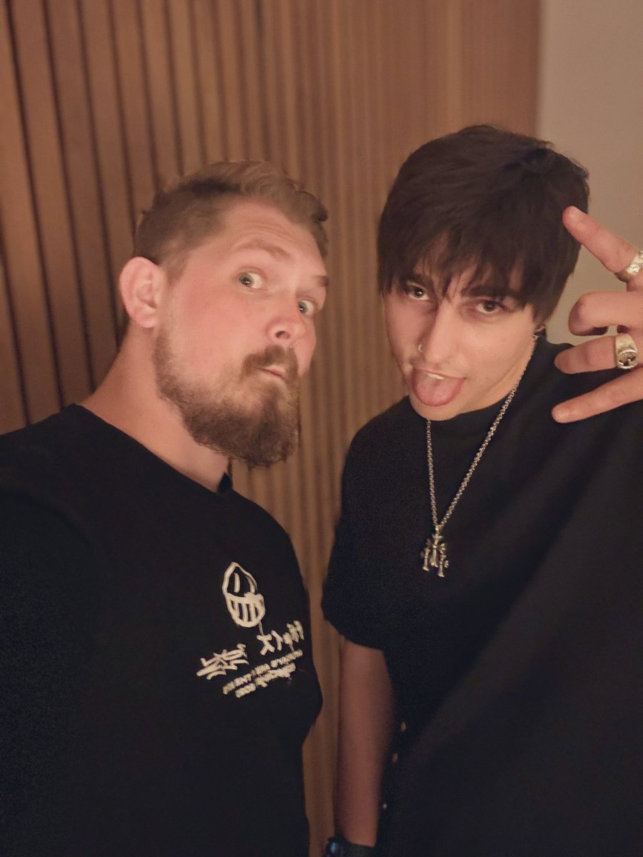 YourNarrator1's tweet photo. Had another amazing boys trip! Got some amazing videos coming up on the Boys channel! Now it’s time to head home. That is if my flight didn’t just get delayed twice after I slept through my alarm this morning and missed my original flight 😂 https://t.co/ckNiUrv8GV