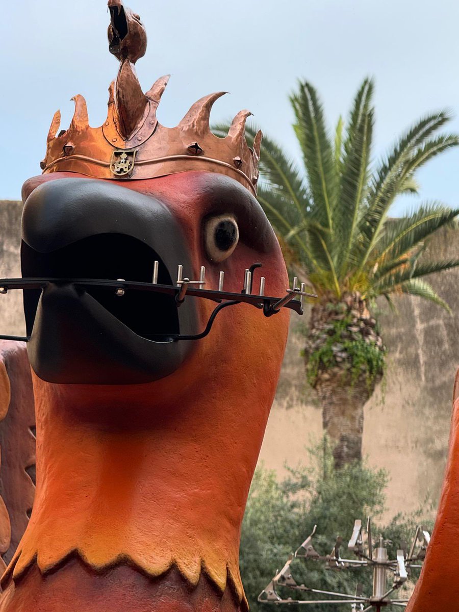 SITGESgi's tweet photo. 🧡 L’Àliga de #Sitges ja és a l’Ajuntament, totalment restaurada, pel seu 40 è aniversari.

👏 Ha quedat preciosa! Enhorabona colla i amb moltes ganes de veure-la a ple rendiment! 

Foc a la bèstia 🔥🔥🔥🔥

#fmsitges24 https://t.co/dh9SZ3foFc