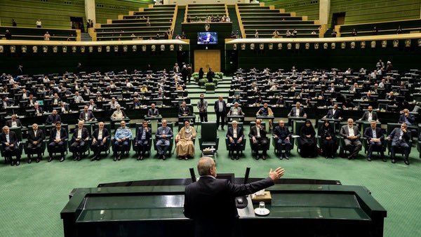 fresh_sadegh's tweet photo. #Irananalysis (long🧵)
1/ Finally the Islamic Republic’s years-long intangible move to downgrade presidency to premiership bore fruit with the Majlis giving vote of confidence to all cabinet members introduced by head of government Masoud Pezeshkian. https://t.co/1i8U0mma2Y