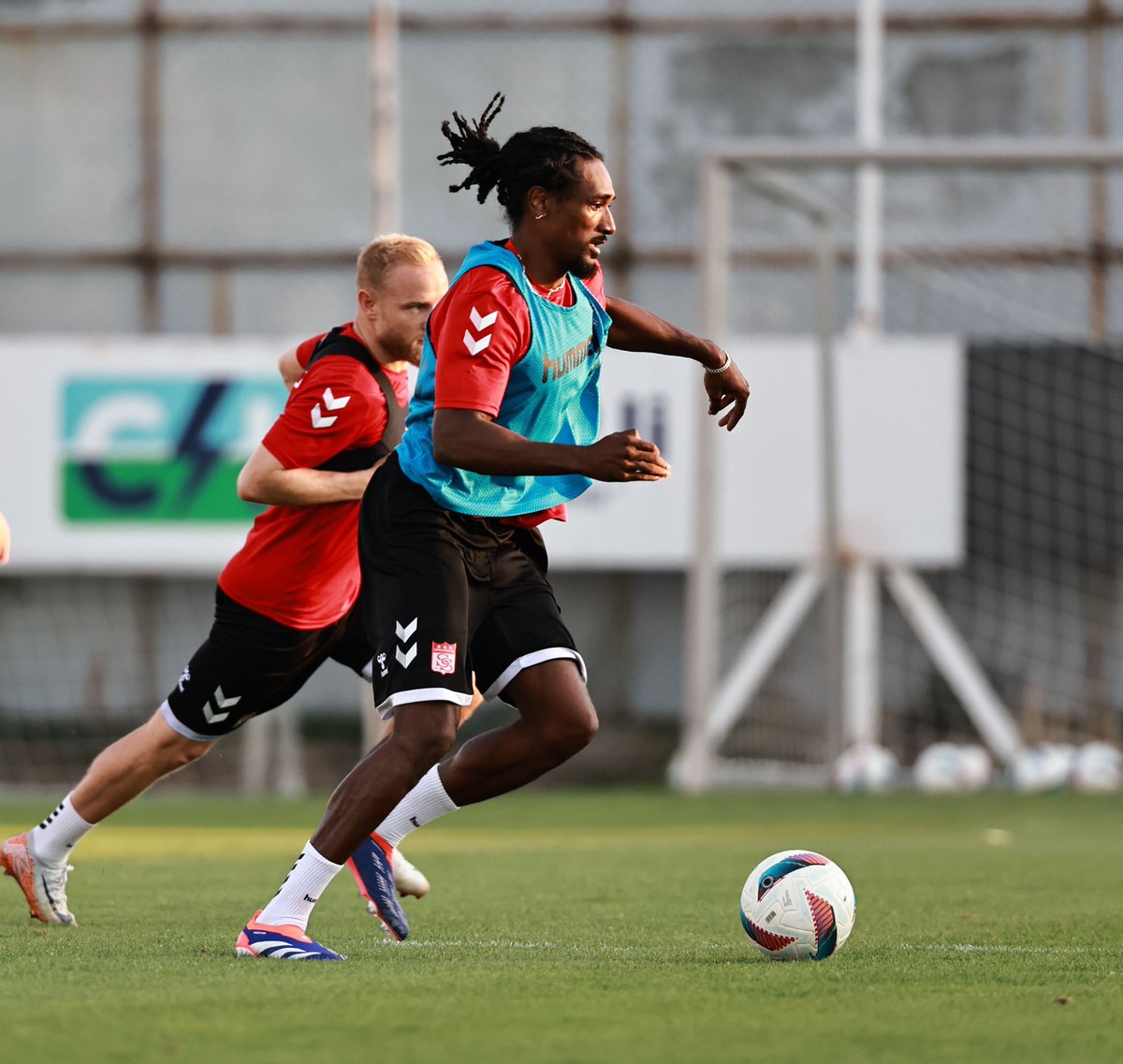 S_Moutoussamy's tweet photo. First training session ⚒️🦾
#SM12 #Sivasspor https://t.co/2qrrrUGC7C
