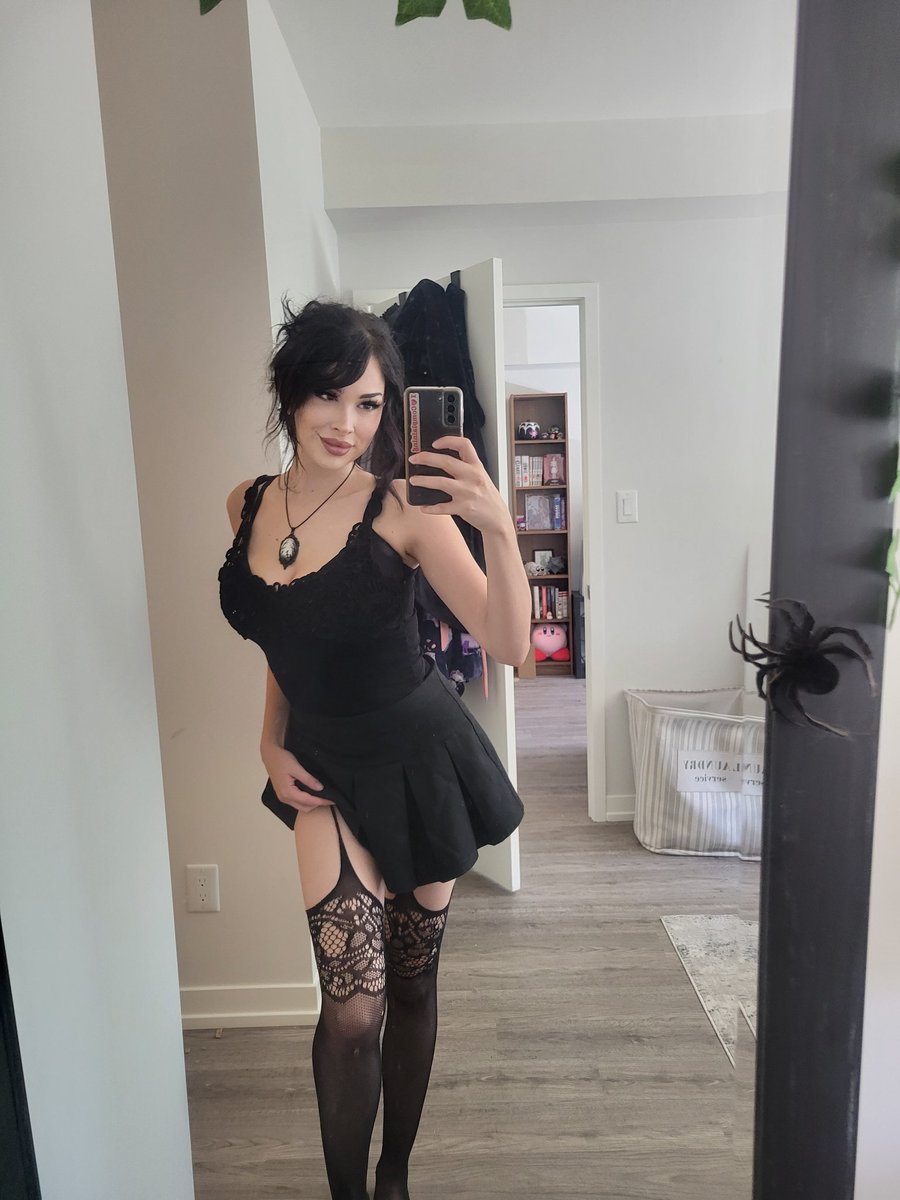 Rixiaishere's tweet photo. Outfit of the day https://t.co/w3x04NNPWZ