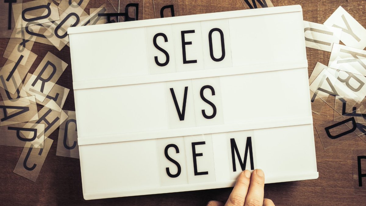 davidboada's tweet photo. ¡SEO vs. Anuncios Pagados: La Estrategia de Crecimiento Sostenible para tu Negocio en 2025!

🌳 ¿Por qu�� el SEO es tu mejor aliado a largo plazo? El SEO, o Optimización para Motores de Búsqueda, es como plantar una semilla que con el tiempo crece en un bosque de oportunidades. A diferencia de los anuncios pagados, el SEO no solo te posiciona en los resultados orgánicos de Google, sino que también construye la credibilidad y la autoridad de tu marca. Los usuarios confían más en los resultados orgánicos, lo que puede traducirse en tasas de conversión más altas y un crecimiento sostenible. 

📉 Anuncios Pagados: ¿Una solución rápida o una trampa? Los anuncios pagados ofrecen visibilidad inmediata, pero a un costo. Aunque puedes aparecer en la primera página de Google de inmediato, el gasto constante en campañas puede volverse prohibitivo. Además, la dependencia de estos anuncios puede llevar a una estrategia de marketing "atrapada" en un ciclo de gastos sin fin, donde el retorno sobre la inversión (ROI) puede ser menos claro.

🚀 La Sinergia de SEO y SEM para el Éxito La clave está en la integración. Utilizar SEO para construir una base sólida de tráfico orgánico y complementarlo con SEM para campañas específicas o promociones temporales. Esta combinación te permite aprovechar lo mejor de ambos mundos: la sostenibilidad del SEO y la rapidez del SEM. 

👉 Consejos para una Estrategia de Marketing Digital Eficaz:

Objetivos Claros: Define metas a largo plazo que vayan más allá de las campañas inmediatas.

Contenido Evergreen: Crea contenido que permanezca relevante, atrayendo tráfico incluso años después de su publicación.

Diversificación: No te limites a un solo formato de contenido; experimenta con videos, infografías, y más.

Constancia: El SEO requiere paciencia y continuidad. La constancia en la publicación y optimización es crucial.

Monitoreo y Ajuste: Utiliza herramientas de análisis para entender qué funciona y qué no, ajustando tu estrategia en consecuencia.

💁 ¿Quieres saber más? 

¡Comparte tus experiencias con SEO y SEM! ¿Qué ha funcionado para ti? ¿Qué desafíos has enfrentado?

¿Crees que el SEO es el futuro del marketing digital? ¡Déjame tus opiniones en los comentarios!

#SEO #MarketingDigital #AnunciosPagados #CrecimientoSostenible #EstrategiaDigital #ventas #sem #PPC #ecommerce #pymes #Negocios #Marketing #GoogleAds #FacebookAds #instagramads #kdosd #kaizen2d @pymesyautonomos @CEOE_ES @ceoe @cepyme_ @camarascomercio #Retail