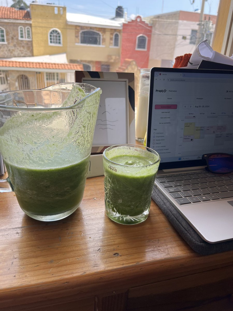 samsuarezbtc's tweet photo. this is what “drink your veggies” looks like 🥒🍏🦖 https://t.co/AeOfn9SWDp