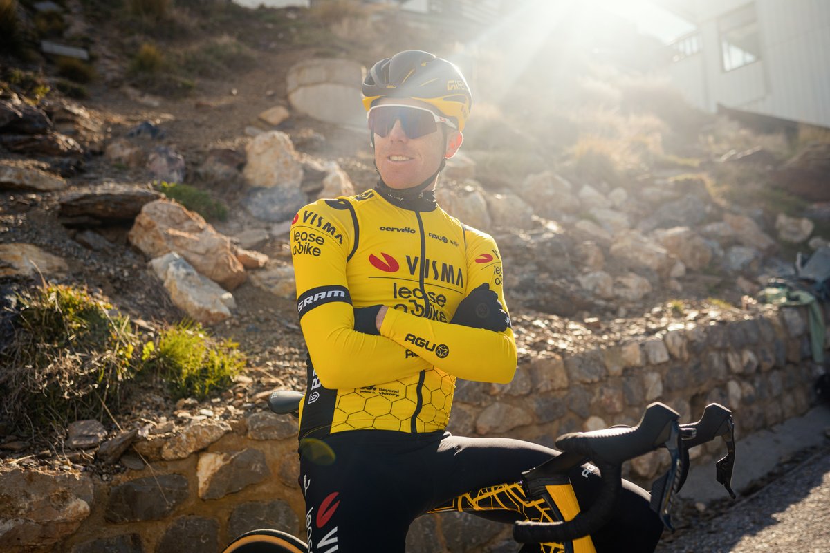 We hebben nog een leuke winactie. Van <a href="/vismaleaseabike/">Team Visma | Lease a Bike</a> in <a href="/lavuelta/">La Vuelta</a> mogen wij een gesigneerd wielren shirt verloten van Steven Kruijswijk. Wil je hier kans opmaken?👉pr.easypromosapp.com/p/982768.
Winnaar krijgt na de #Vuelta bericht van ons.
#JeVerdientSpanje #YouDeserveSpain #Spanje