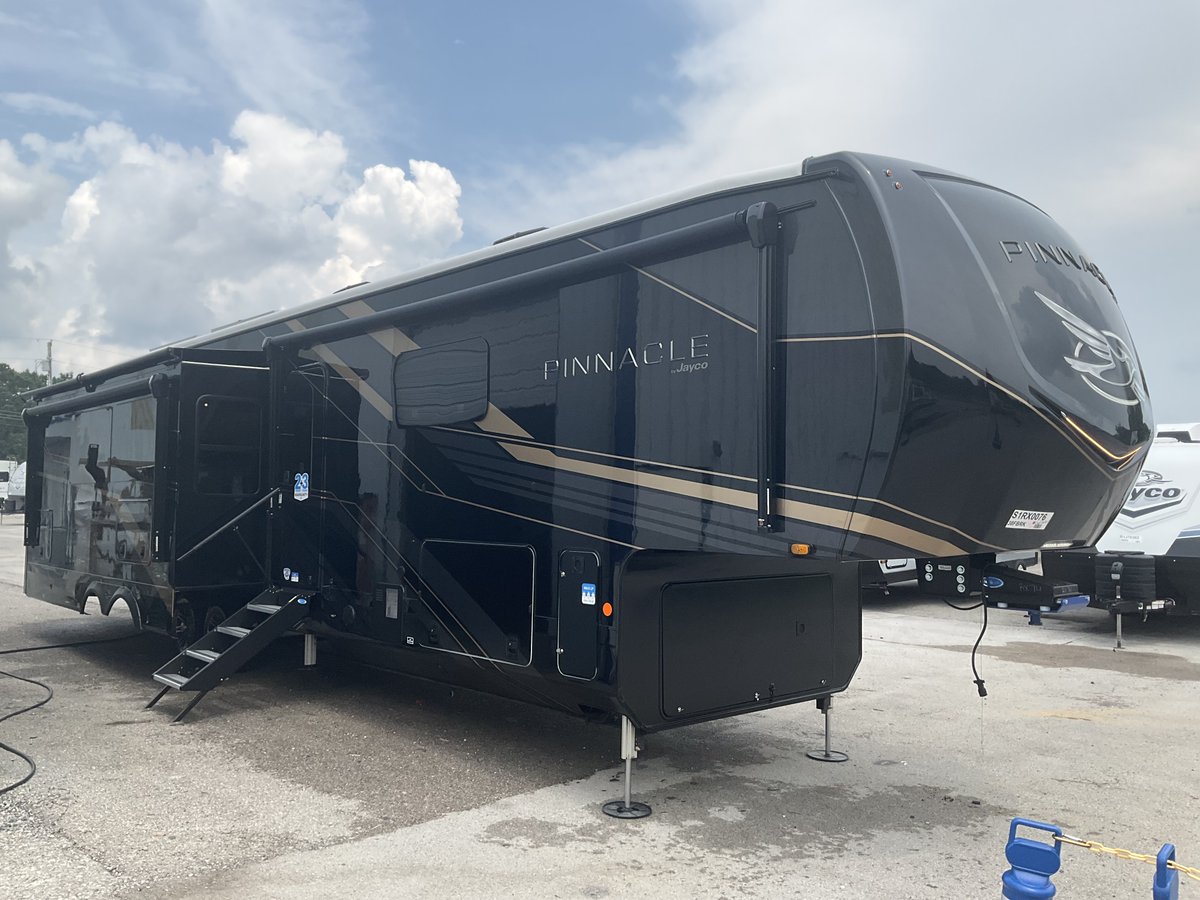 RVTrder's tweet image. Level Up Your Camping Game! 🌟 This 2025 Jayco Pinnacle 38FBRK is the ultimate upgrade. Ready to make it yours? 🛋️ ✨

#RVs #JaycoRV

 brnw.ch/21wM0lm