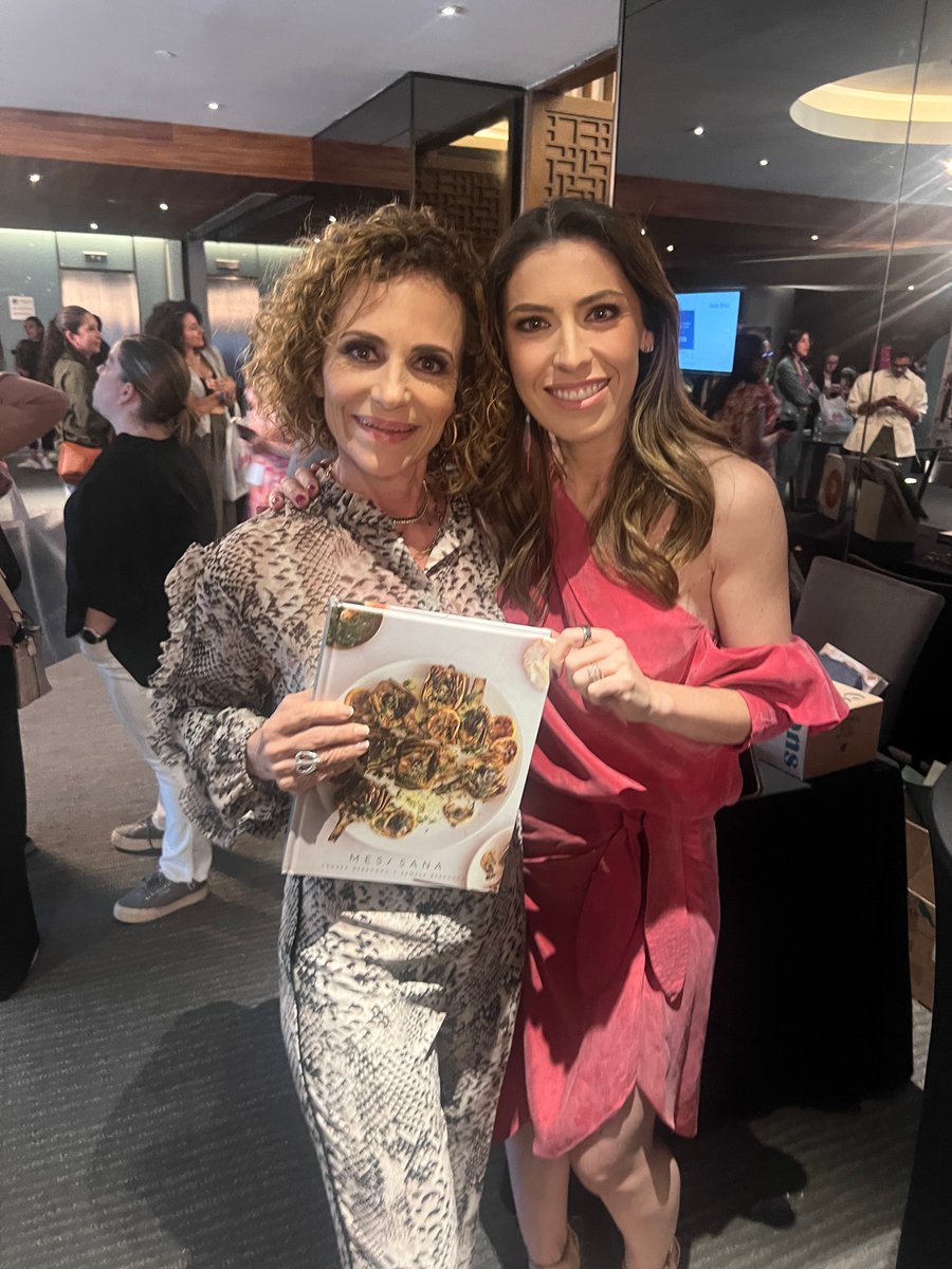 #TBT Estoy emocionada de compartir mi experiencia en el evento #LadyMultitask, donde tuve el honor de ser parte de un encuentro de mujeres líderes, visionarias y emprendedoras. Como terapeuta y speaker, fue un privilegio poder conectar, inspirar y motivar a tantas mujeres
