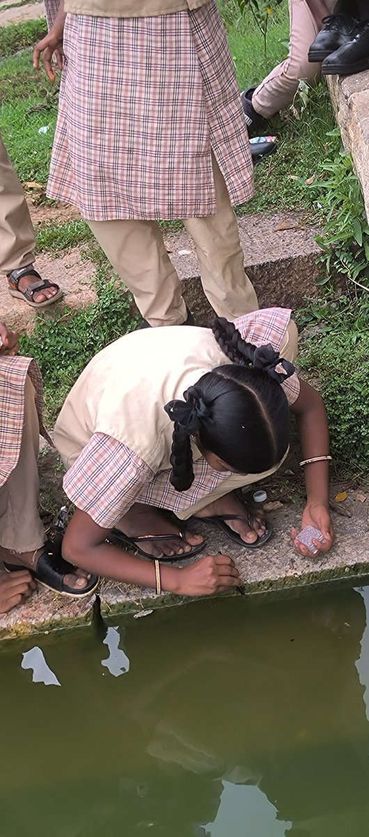 MMopatnsf's tweet image. களப்பயணத்தில் மாதிரிகளை சேகரித்த மாணவிகள்.