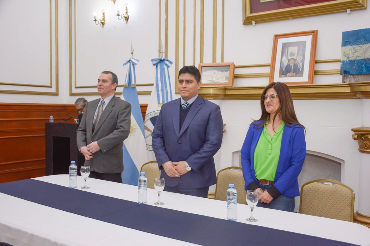 ￼🫱🏼‍🫲🏽 | Asumieron nuevas autoridades de Desarrollo Social y Educación.

El <a href="/_SantaCruzAr/">Gobierno de Santa Cruz</a> recibió a la nueva ministra de #DesarrolloSocialIgualdadEIntegración, Luisa Cárdenas y a la nueva presidenta del #ConsejoProvincialDeEducación, Iris Rasgido. 

Nota 🔗 bit.ly/3MisEtY