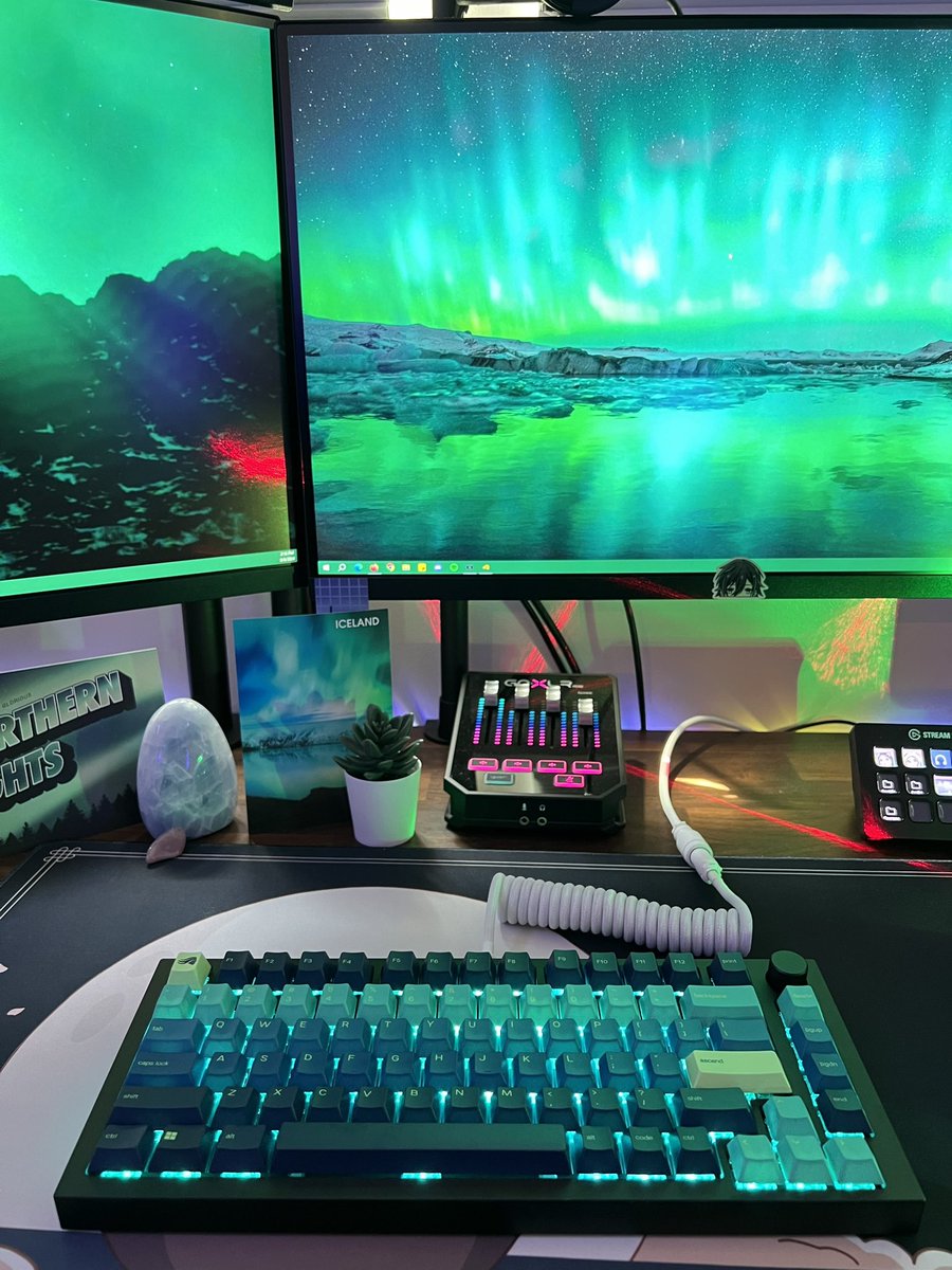 Graeluxe's tweet photo. 💫🌌 GPBT Northern Lights Giveaway 🌌💫

These new keycaps from @Glorious are truly breathtaking &amp; now you can win your own! ⬇️

💙 Follow @Graeluxe + @Glorious 
🩵 LIKE + RT
💚 Tag someone you’d see the aurora with 

winner must be from eligible country: https://t.co/r4h66VmpCp https://t.co/WtY2vKN78H