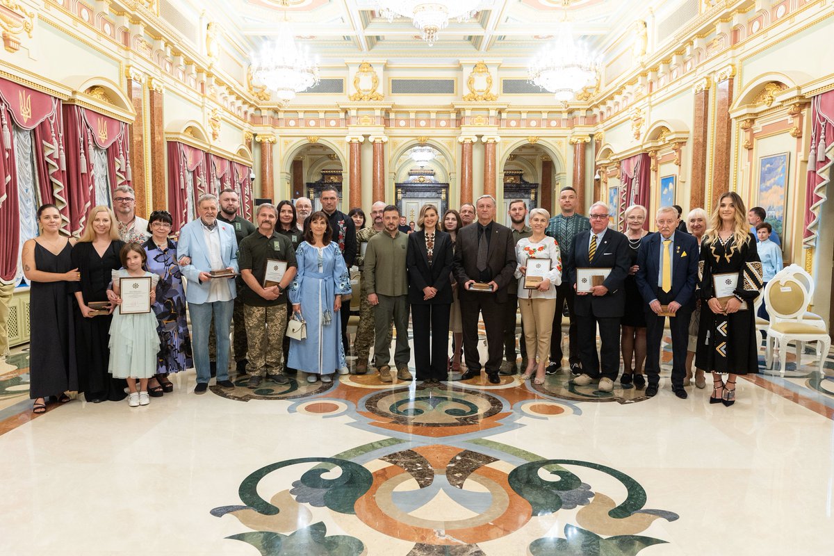 ZelenskyyUa's tweet photo. It is an honor for me today to award Ukraine’s true legends. We celebrate all those who strengthen and inspire our warriors daily. These are people who glorify Ukraine by enhancing our defense and inspiring all Ukrainian citizens.

Nina Mytrofanivna Matviienko, Howard Buffett, Oleksandr Mykhailovych Dubovyk, Oleh Petrovych Korosteliov, Ivan Volodymyrovych Lukashevych, Ihor Dmytrovych Poklad, Oleksandr Usyk, Olga Kharlan, Vitaliy Volodymyrovych Khmel, Iryna Ivanivna Yurchenko, Serhiy Yosypovych Parajanov.

We are immensely grateful and proud to live in a country that has united such esteemed and talented people.

Glory to Ukraine!

🇺🇦🇺🇦🇺🇦