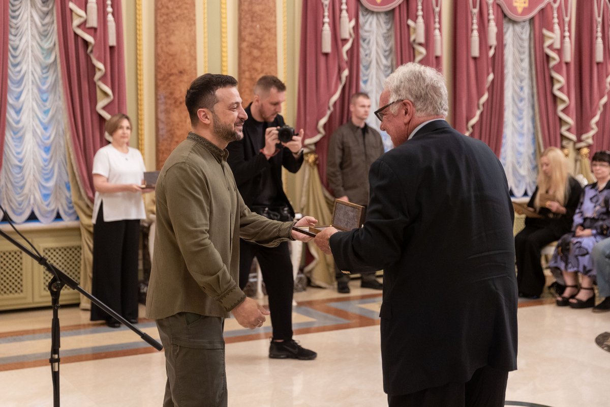 ZelenskyyUa's tweet photo. It is an honor for me today to award Ukraine’s true legends. We celebrate all those who strengthen and inspire our warriors daily. These are people who glorify Ukraine by enhancing our defense and inspiring all Ukrainian citizens.

Nina Mytrofanivna Matviienko, Howard Buffett, Oleksandr Mykhailovych Dubovyk, Oleh Petrovych Korosteliov, Ivan Volodymyrovych Lukashevych, Ihor Dmytrovych Poklad, Oleksandr Usyk, Olga Kharlan, Vitaliy Volodymyrovych Khmel, Iryna Ivanivna Yurchenko, Serhiy Yosypovych Parajanov.

We are immensely grateful and proud to live in a country that has united such esteemed and talented people.

Glory to Ukraine!

🇺🇦🇺🇦🇺🇦