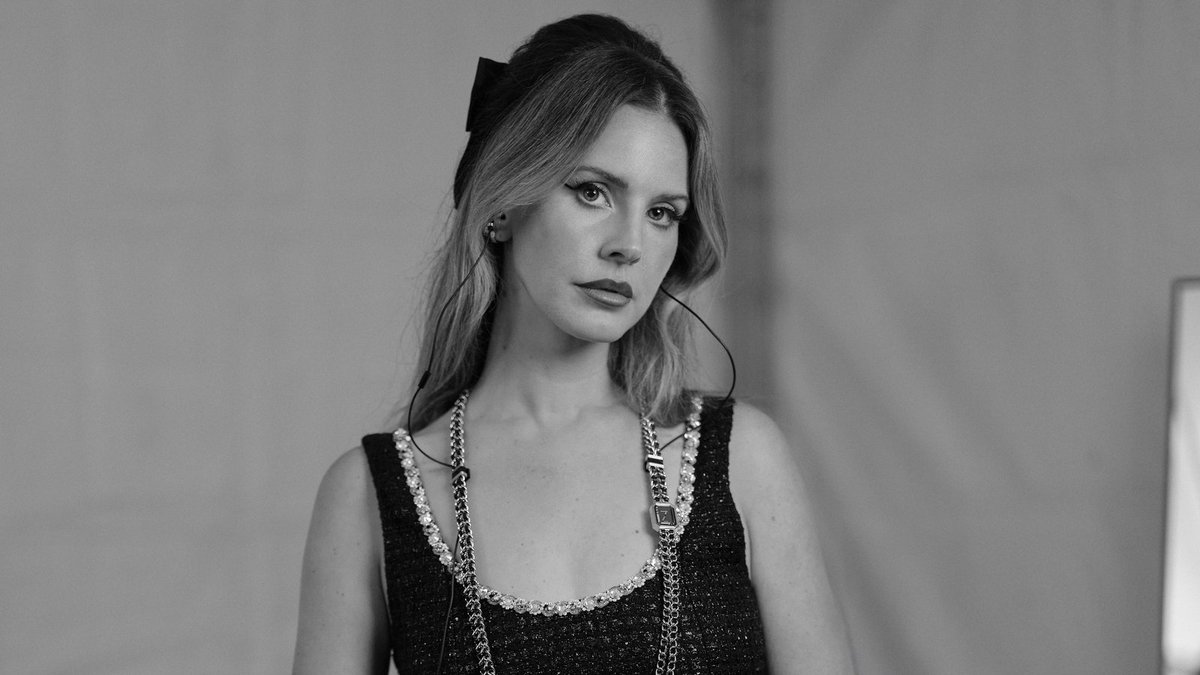 LanaDReyOnline's tweet image. 🚨| Lana Del Rey confirms ‘Lasso’ is coming!

“If anything, it will just be a little lighter lyrically, and more pointed in a classic country, American, or Southern Gothic production.”