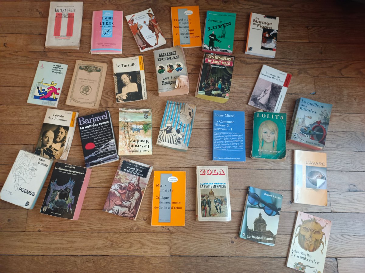 Les livres que j'ai acheté cette semaine (sauf deux que j'ai prêtés) :

Je vais pouvoir flex avec ma bibliothèque de bourgeoise remplie de livres 😎

(Prix total : 27€ )