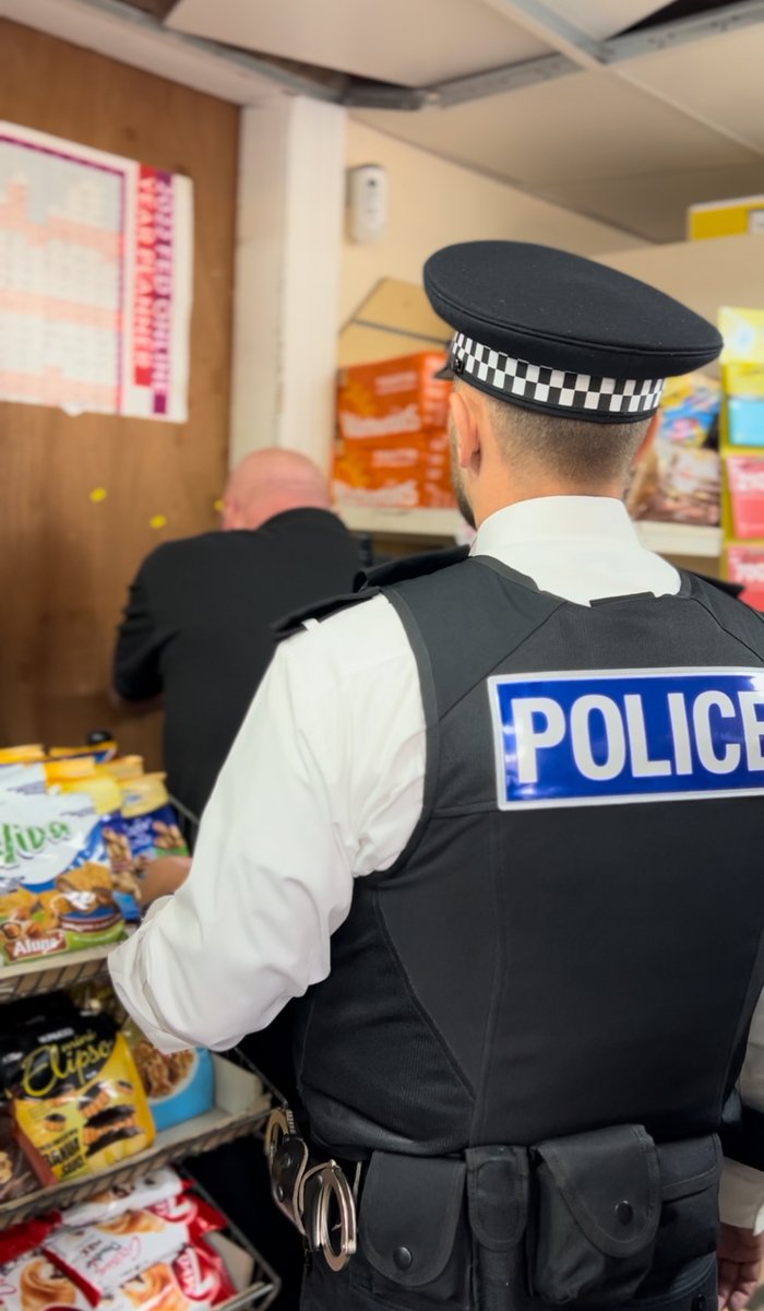 We're continuing our relentless pursuit of those who sell illicit vapes and tobacco.

Working with partners <a href="/MerseyPolice/">Merseyside Police</a>, we've today seized a further 200 vapes and 6,000 cigarettes worth £6,000.

Report anyone selling illegal vapes or tobacco here ⬇

liverpool.gov.uk/contact-us/ser…