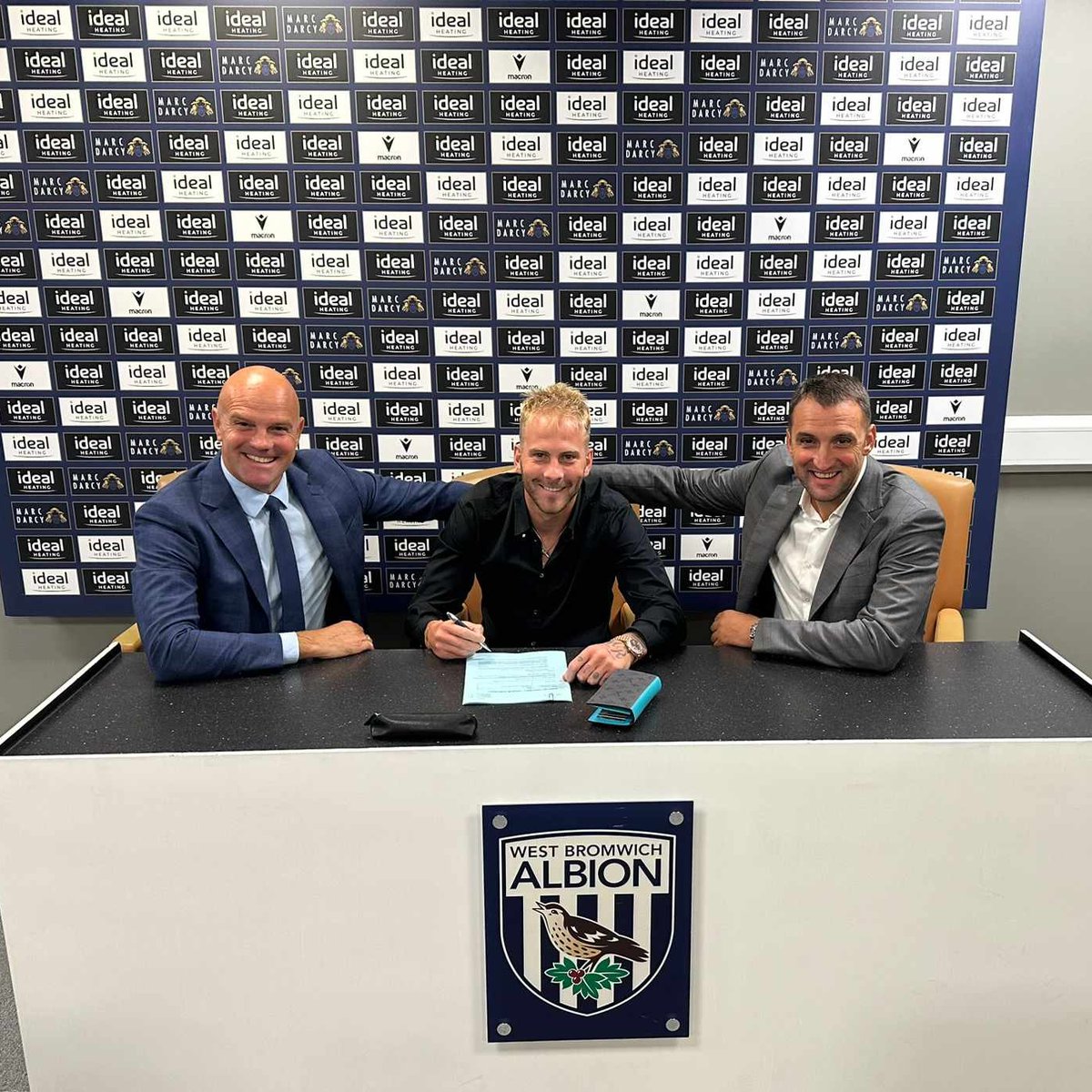 MozzartSport's tweet photo. Exclusive: Serbian midfielder Uroš Račić is a new @WBA  player. He came from @SassuoloUS 
@birmingham_live @WestBromXtra @TuttoMercatoWeb @DiMarzio @FabrizioRomano @DeadlineDayLive #racic #wba #sassuolo #Transfers https://t.co/d2Q8b06I6e