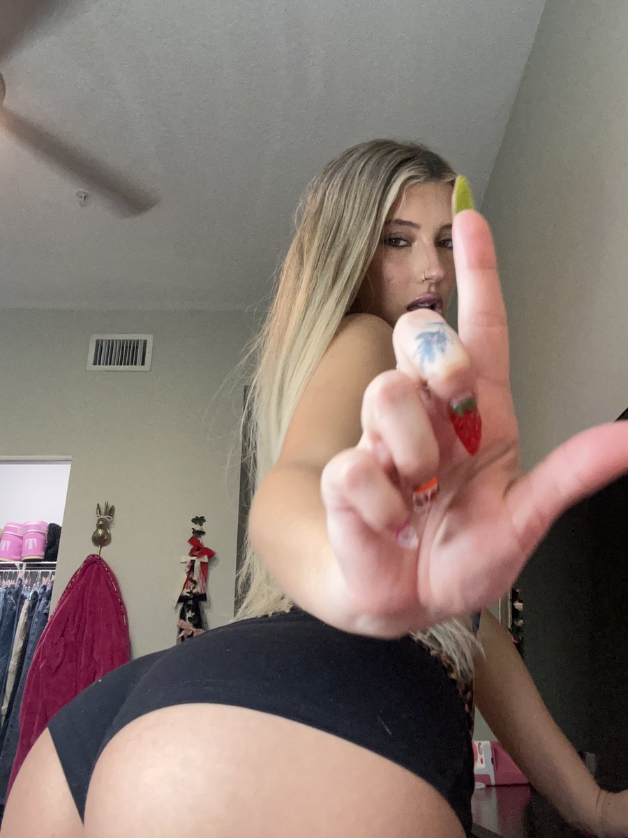 QueenSarah137's tweet image. I got you exactly where I want you