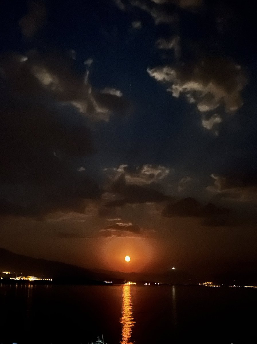 Her işinizi Allah'ın eline bıraktığınızda,
Her işinizde Allah'ın elini göreceksiniz..