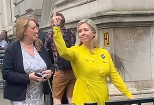 Jenkyns hits out at classless successor - and they said irony was dead 🤣🤣

#ToriesAreOut #StarmerIsPM48 #farrightfails #TopTierKeir
