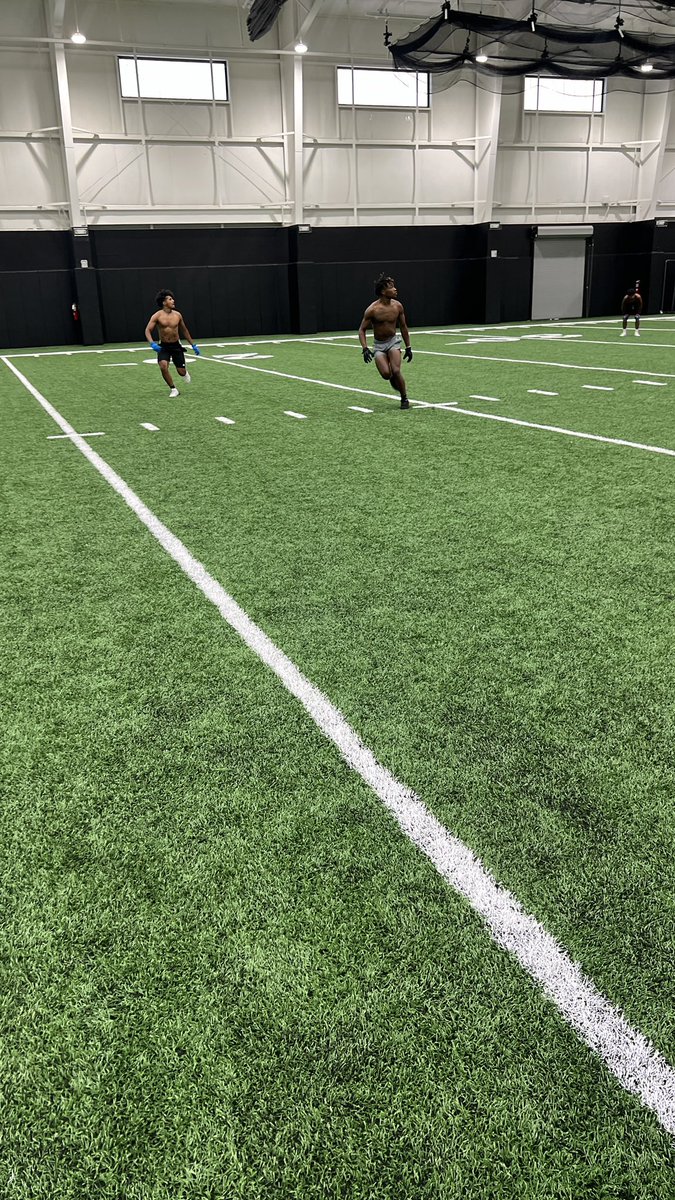 CoachHartfield's tweet photo. First breakfast club of the year! 🏈🦅 #FastAndAggressive https://t.co/yH3CyevdtS
