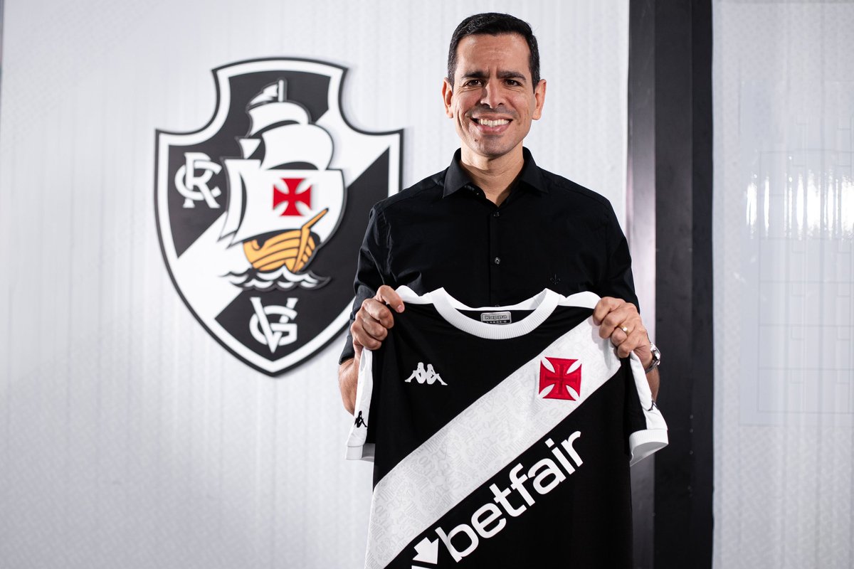 oalmirante_'s tweet photo. Alô, @omarcelosantana, QUEREMOS ZAGUEIRO, VEIO PRO VASCO PRA CURTIR O RIO DE JANEIRO?
#ForaLeoPele https://t.co/WR7OvPexP7