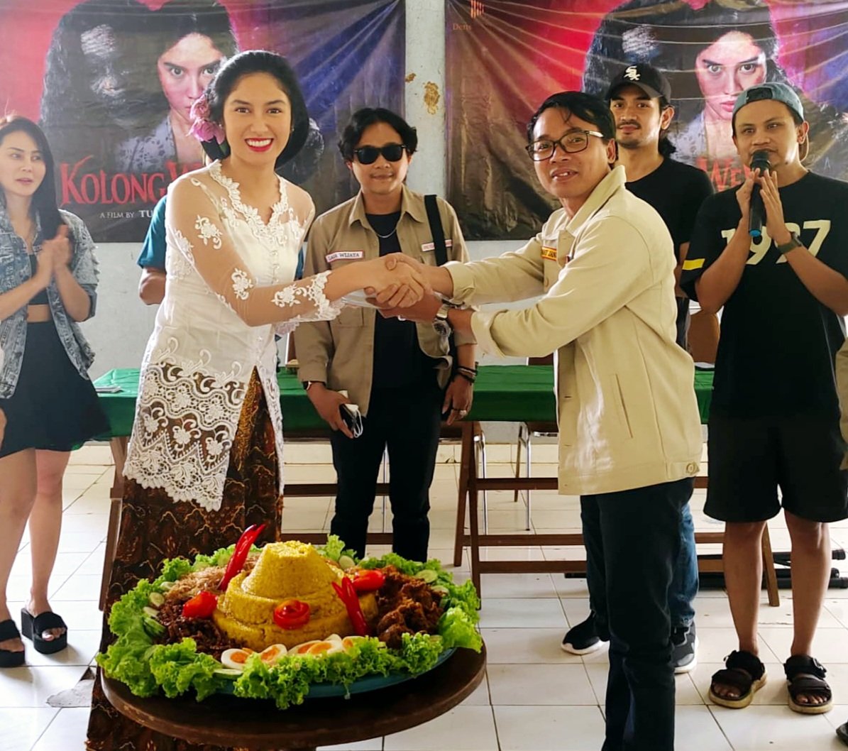 yan_widjaya's tweet photo. Telah lahir Rumah Produksi Baru
*Dens Vision Multi Media*
Produksi Perdana #Kolongwewe
Produser Denny Januar
Sutradara Tumin Brothers
Para Artis: Ochie Rusdiana,
Asriati Lampir, Cliff Sangra,
Anyun Cadel, Budi Limbad
Jakarta, Kamis 22/8/2024 https://t.co/43TInDf14E