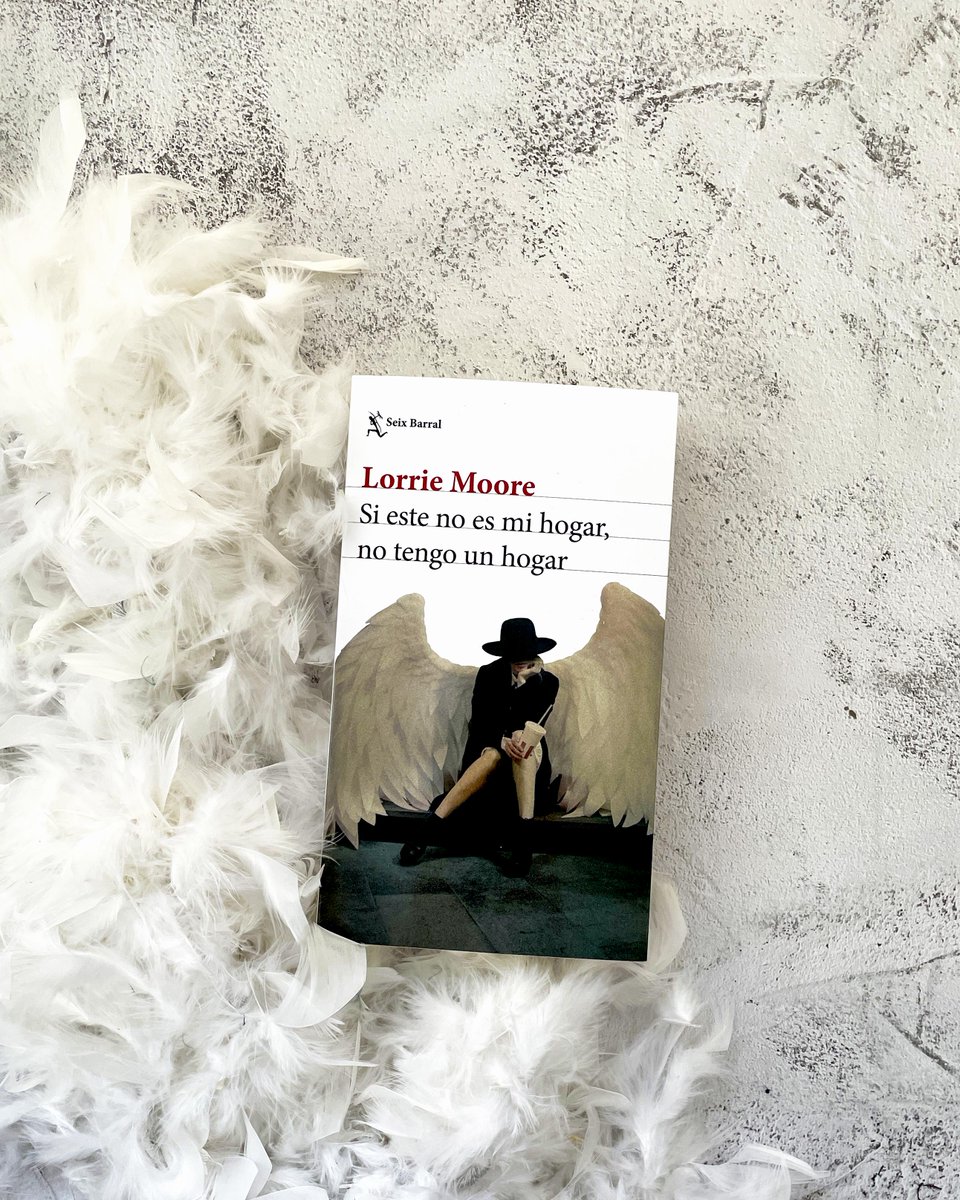 Seix_Barral's tweet photo. 📌 «Una novela sobre una pérdida inexorable, sobre cómo no podemos aferrarnos a nada por mucho que lo intentemos. ¡Qué regalo de novela! Esta historia de fantasmas pervive mucho después de haber pasado la última página», The Sunday Times.
📕 https://t.co/5CA3bHVK1I
#LorrieMoore https://t.co/Mv7U3p9MQD