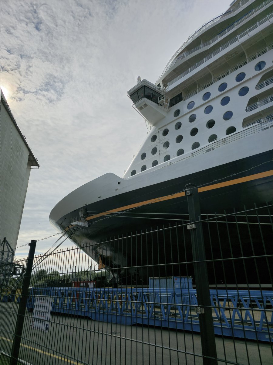saschkaa92's tweet image. Was nen Dampfer.🫨🛳#DisneyTreasure #MeyerWerft