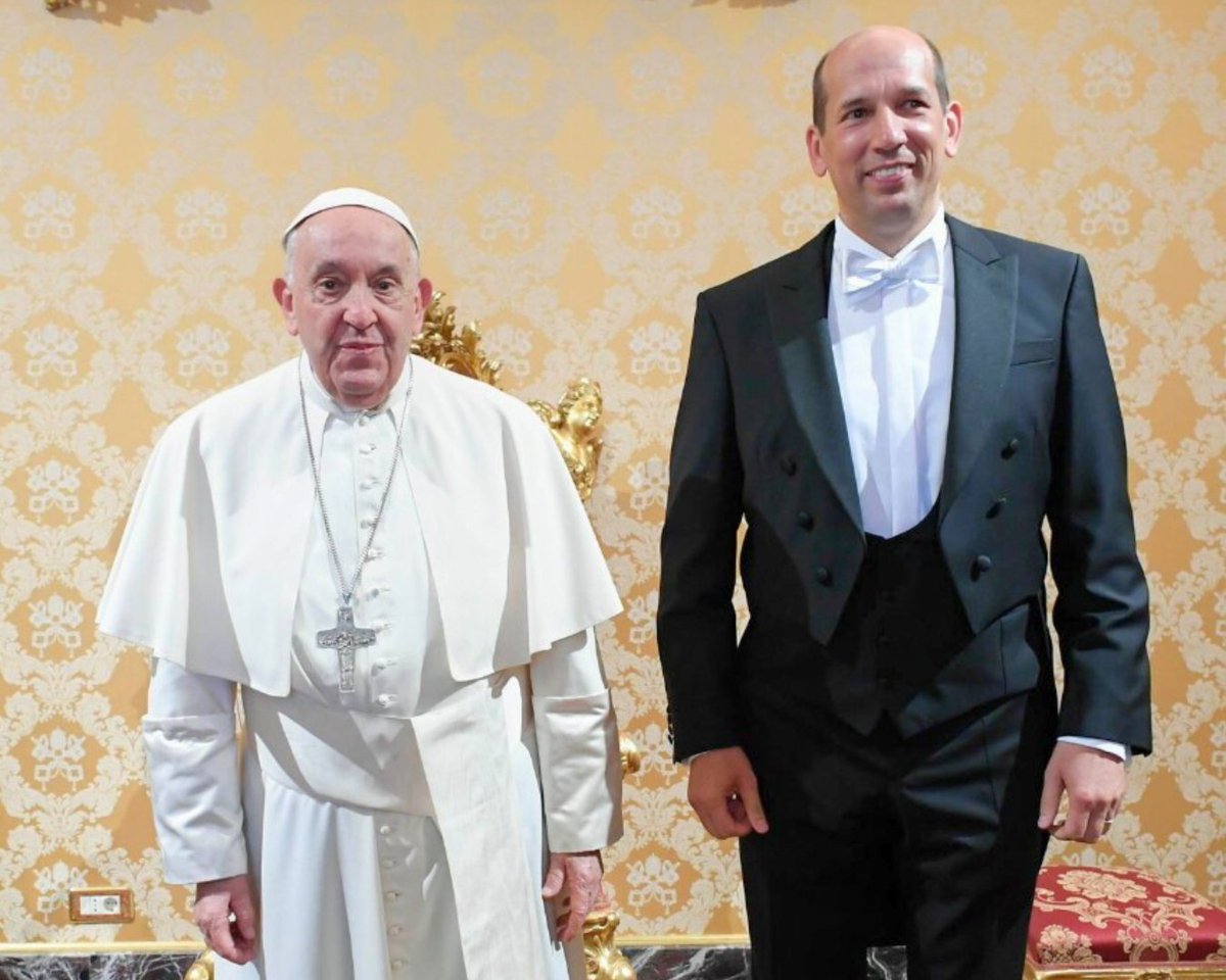 VaticanNews's tweet photo. Pope Francis meets with Juraj Priputen, Ambassador of the Slovak Republic to the Holy See, as he presents his Credential Letters to the Pope to begin his mission. https://t.co/Elu1ZKiJAx