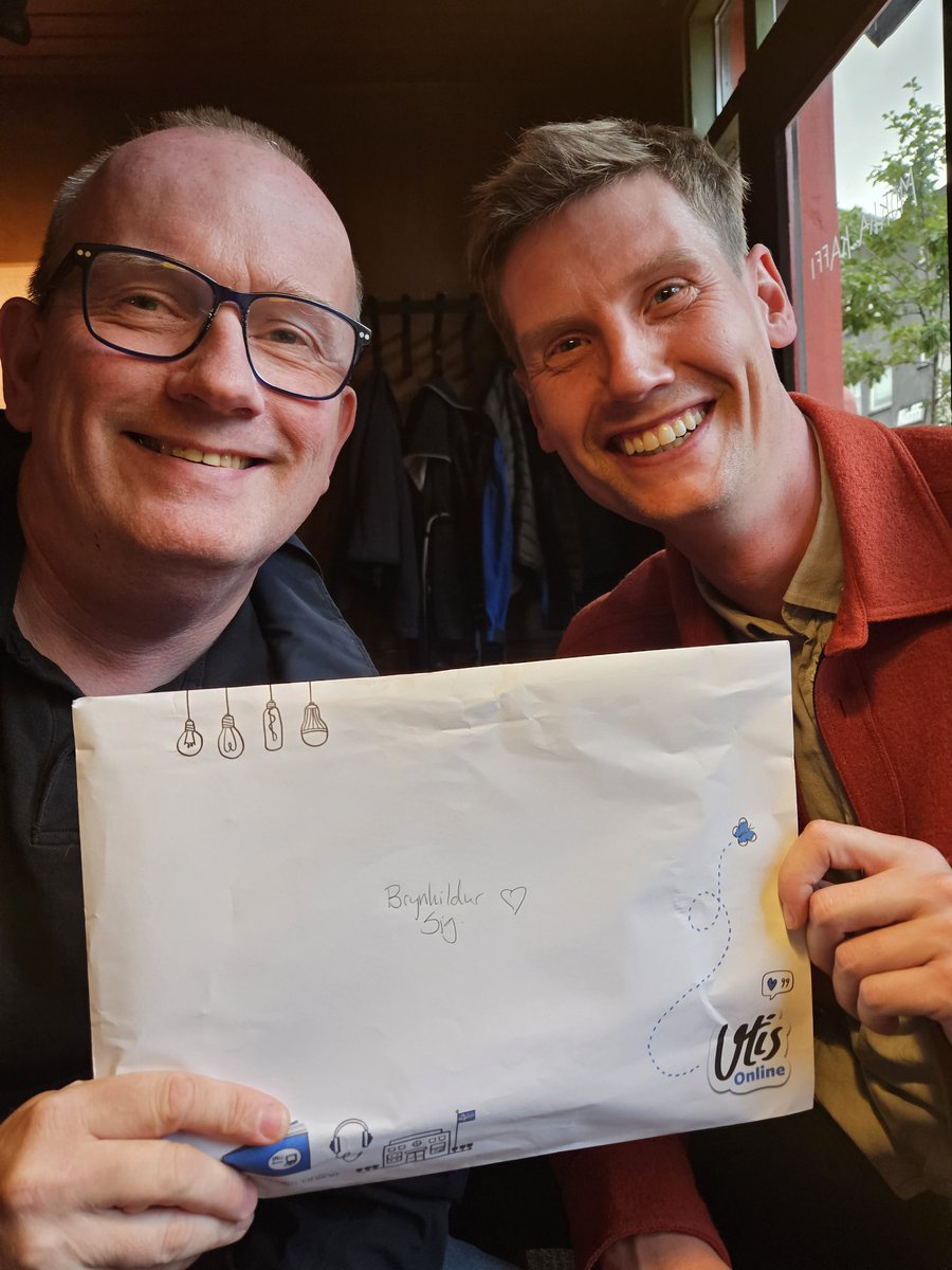 Upphitun fyrir #utisonline komin í gang og ég er mega spennt að kíkja á ráðstefnu gögnin 🤩 Takk fyrir spjallið <a href="/IngviHrannar/">Ingvi Hrannar</a> og @bjorngunnlaugs #utis2024 #menntaspjall