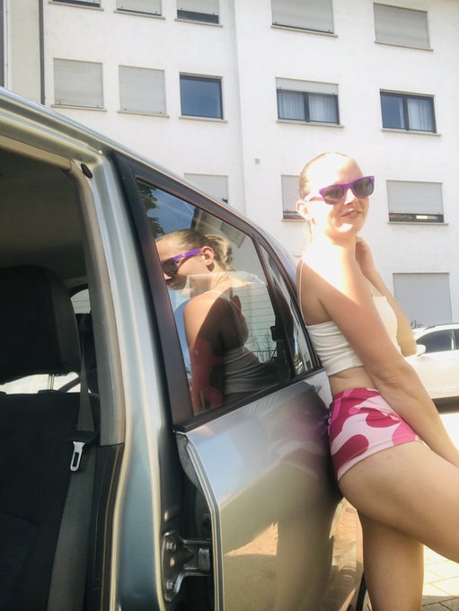 I&rsquo;m on vacation ❤️❤️ https://t.co/Ef4avUa5m8