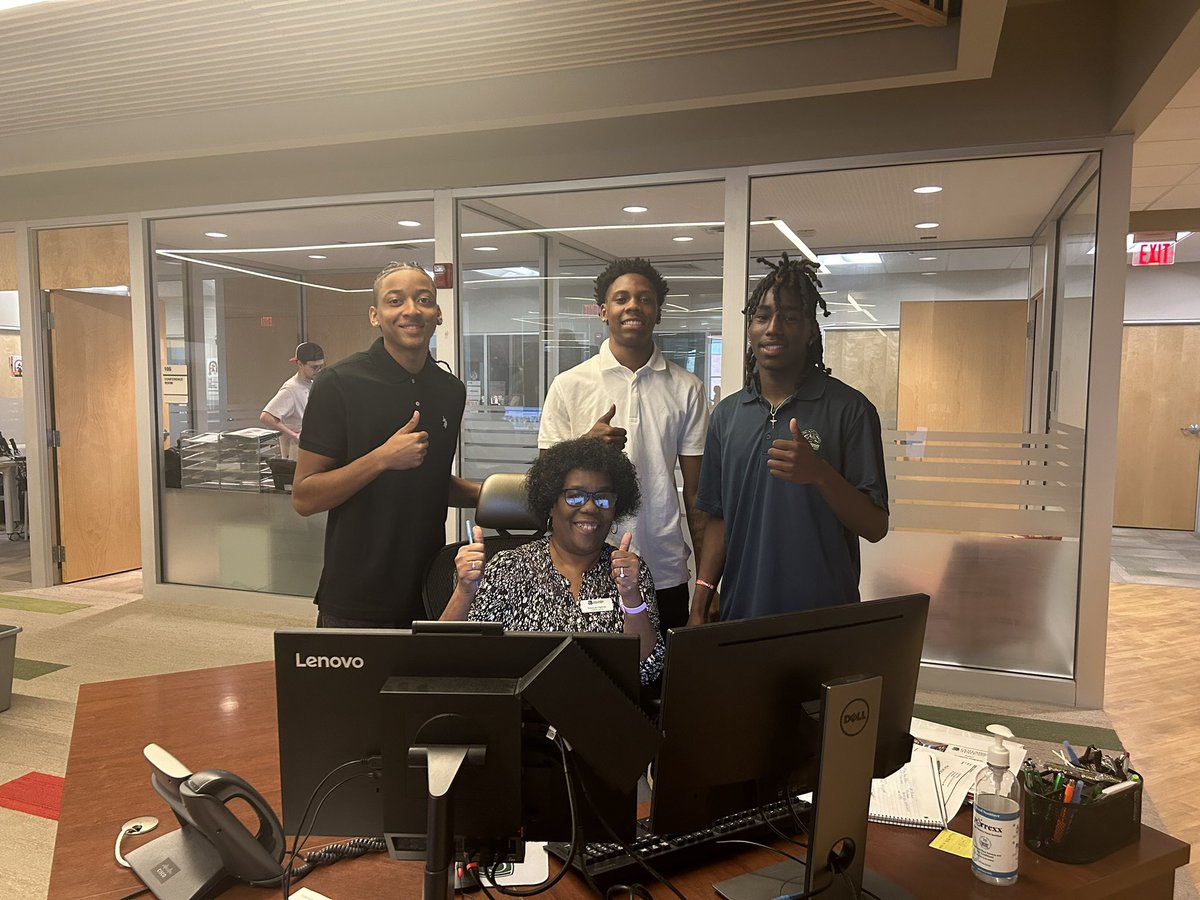 QuamondLinsey's tweet photo. Very excited for the 2024-25 School Year @CStateMBasketB @CoachNeal ✅ https://t.co/MtVzCqrkuj