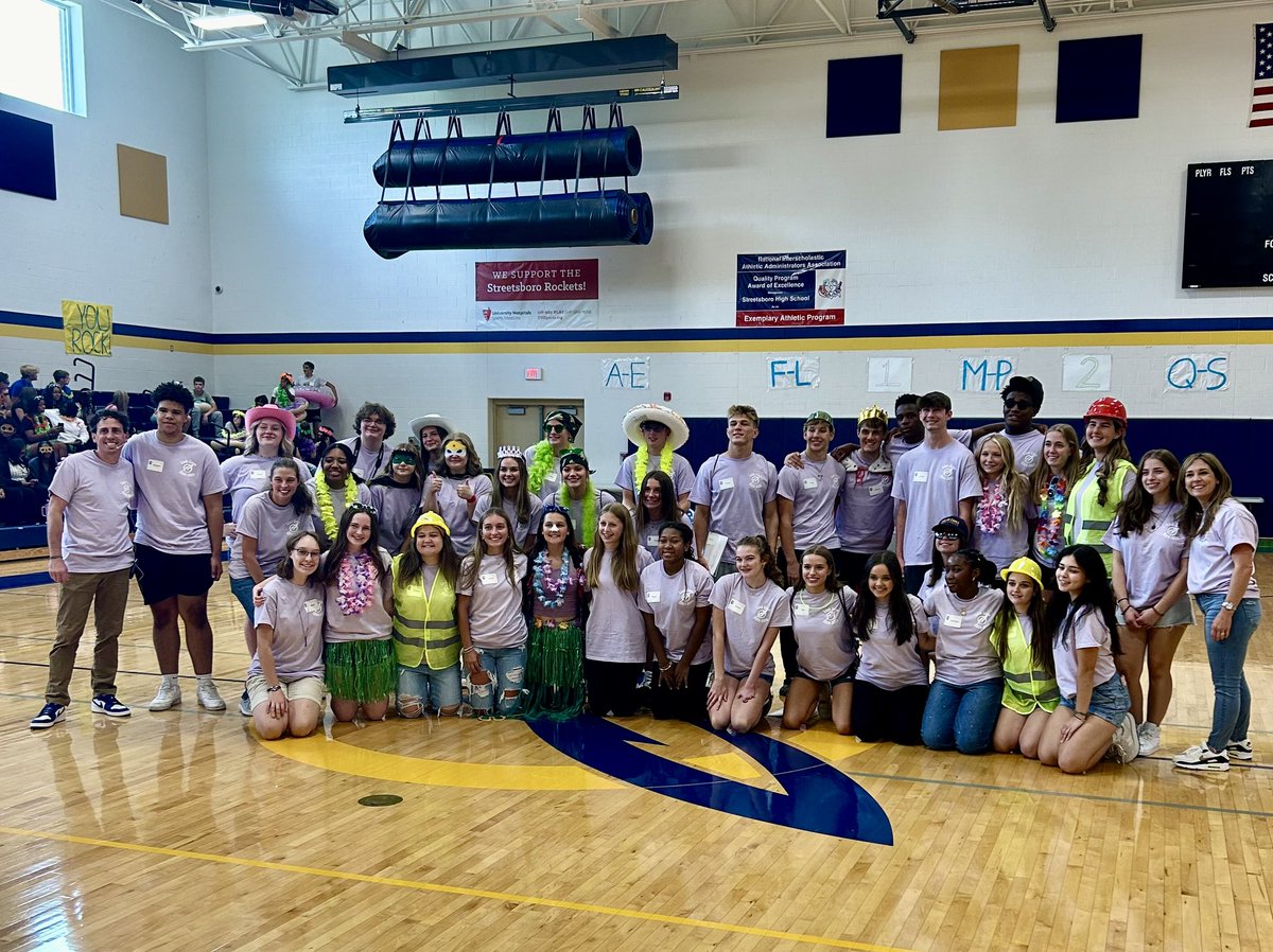 MrGriffisSHS's tweet photo. Shoutout to our incredible Link Crew leaders for making this year's Freshmen Festival best one yet! Your hard work & dedication truly made a difference. Thank you for creating such an amazing experience for our 9th graders! ๐๐ #FreshmenFestival #LinkCrew #GreatDayToBeaRocket https://t.co/9dCf6rRlNK