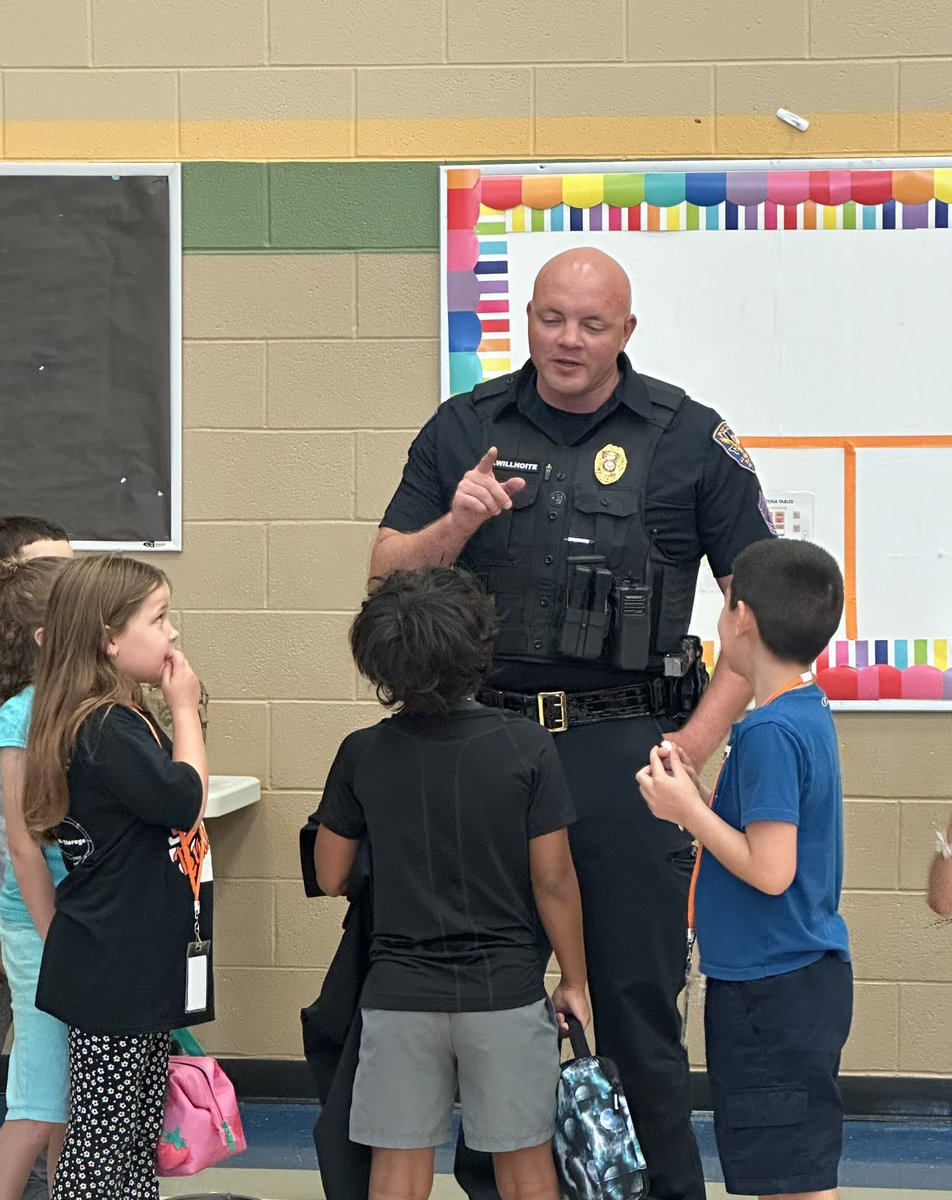 Bayshore Elementary (@bsebobcats) on Twitter photo Our students love talking to our officers! Not only are they keeping us safe, but also building positive community relationships 💙
<a href="/lpisd/">La Porte ISD</a> <a href="/LaPortePolice/">La Porte Police</a> #LpLegacy #ChooseLP #BestNeverRest
📸 Sgt. Willhoite Our students love talking to our officers! Not only are they keeping us safe, but also building positive community relationships 💙
<a href="/lpisd/">La Porte ISD</a> <a href="/LaPortePolice/">La Porte Police</a> #LpLegacy #ChooseLP #BestNeverRest
📸 Sgt. Willhoite