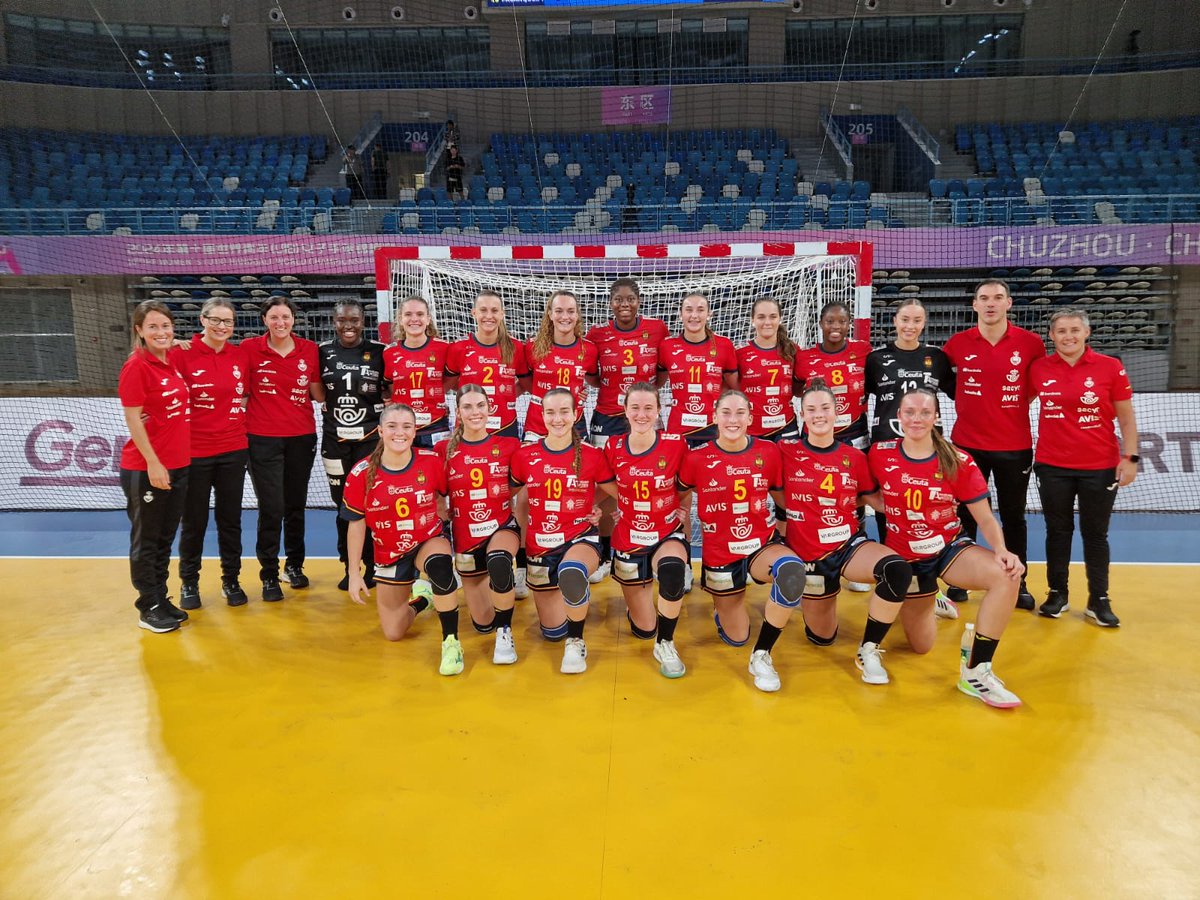 💭 Como para no ilusionarse con 𝒆𝒔𝒕𝒆 𝒆𝒒𝒖𝒊𝒑𝒂𝒛𝒐...

✅ Fase preliminar perfecta
✅ Pleno de triunfos en la Main Round
✅ Victoria llena de brillo ante Japón para estar entre los 4️⃣ mejores equipos del mundo
🔄 Semifinal

✨ 𝑺𝒐𝒏̃𝒆𝒎𝒐𝒔... 🚀

#️⃣ #GuerrerasJuveniles