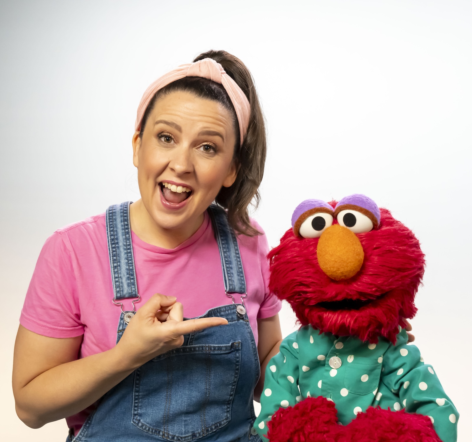 Sesame Street on X: You must have been sleeping like Elmo if youve missed  our latest video with Ms. Rachel! Check out This Is The Way We Go to School  with @Elmo,