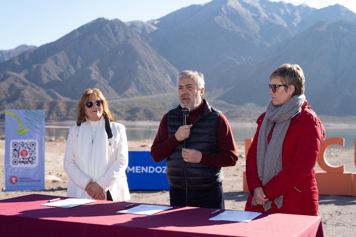 Junto a la <a href="/UNCUYO/">UNCUYO</a>, firmamos el contrato de adjudicación que permitirá la creación de un predio turístico en el Triángulo Fiscal del dique Potrerillos. Un paso significativo en la recuperación de un espacio que forma parte de la identidad de la institución y que contribuirá al