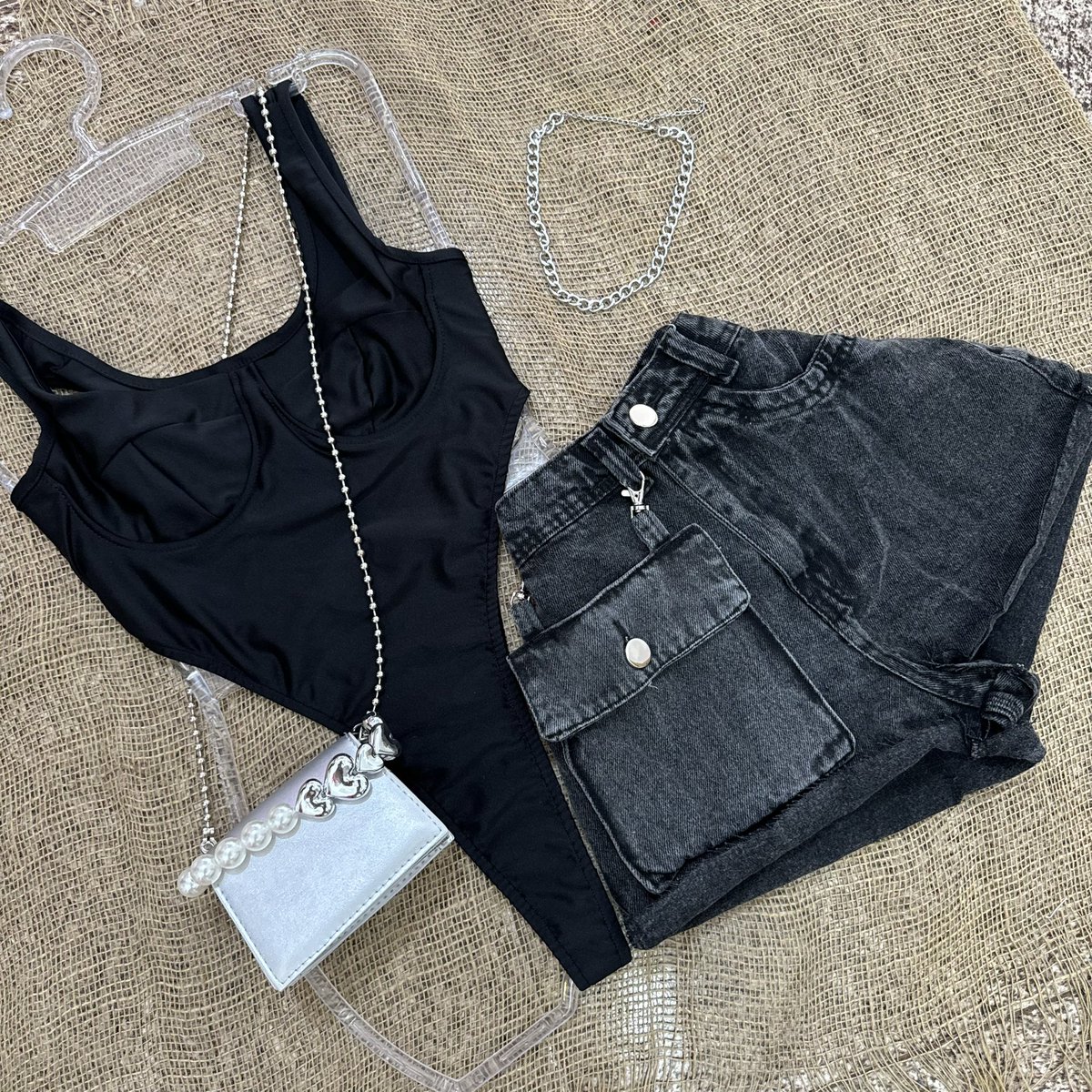 AMmodass1's tweet photo. Look disponível 🖤

Bolsinho removível 🤏🏽 https://t.co/cpzfwFFpoh