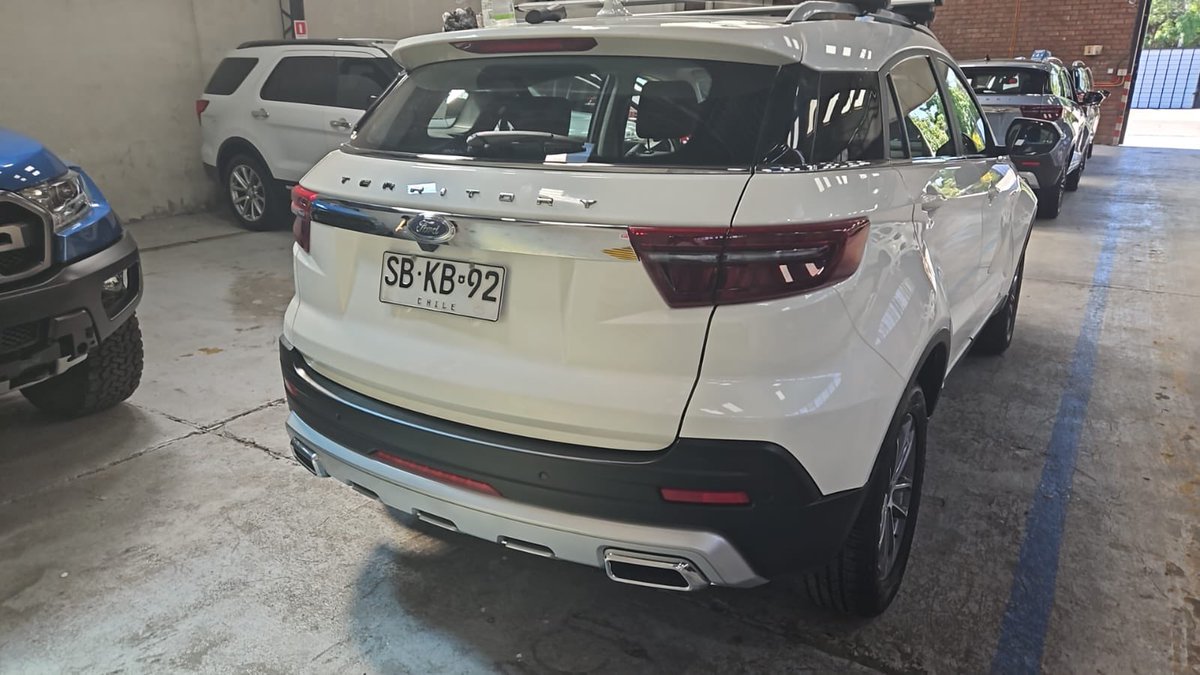 Makitz's tweet image. #robo #lascondes FORD TERRITORY BLANCO PPU SBKB92 robado en Vaticano con Vespucio. @Muni_LasCondes @Carabdechile @Carolina_Saez