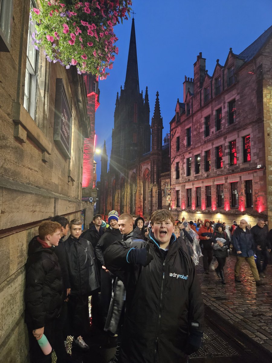 MissKerr tweet media