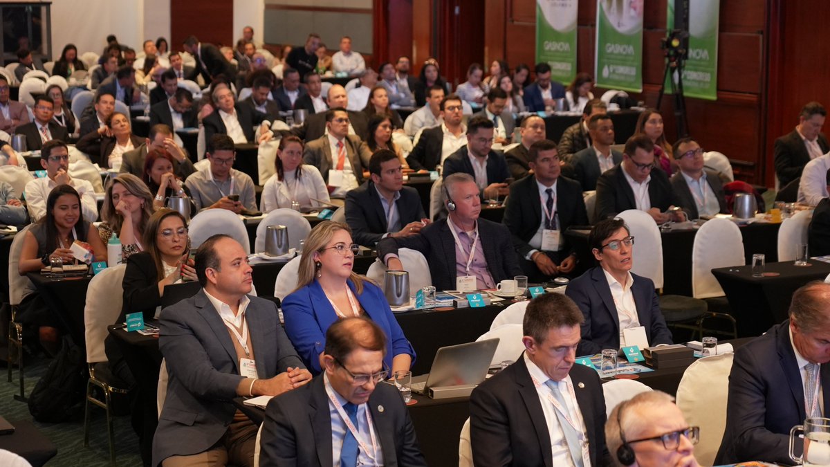UPMEOficial's tweet photo. Mauricio Palma, nuestro subdirector de hidrocarburos, presentó en el 6º Congreso Internacional del Gas LP el Plan Nacional de Sustitución de Leña (PNSL) y su actualización con enfoque de género y comunidades étnicas. 👩🏾‍🦱En esta ocasión, también expuso el aplicativo de Priorización de Proyectos de Sustitución de Combustibles de Uso Ineficiente y Altamente Contaminantes (APPCIAC).