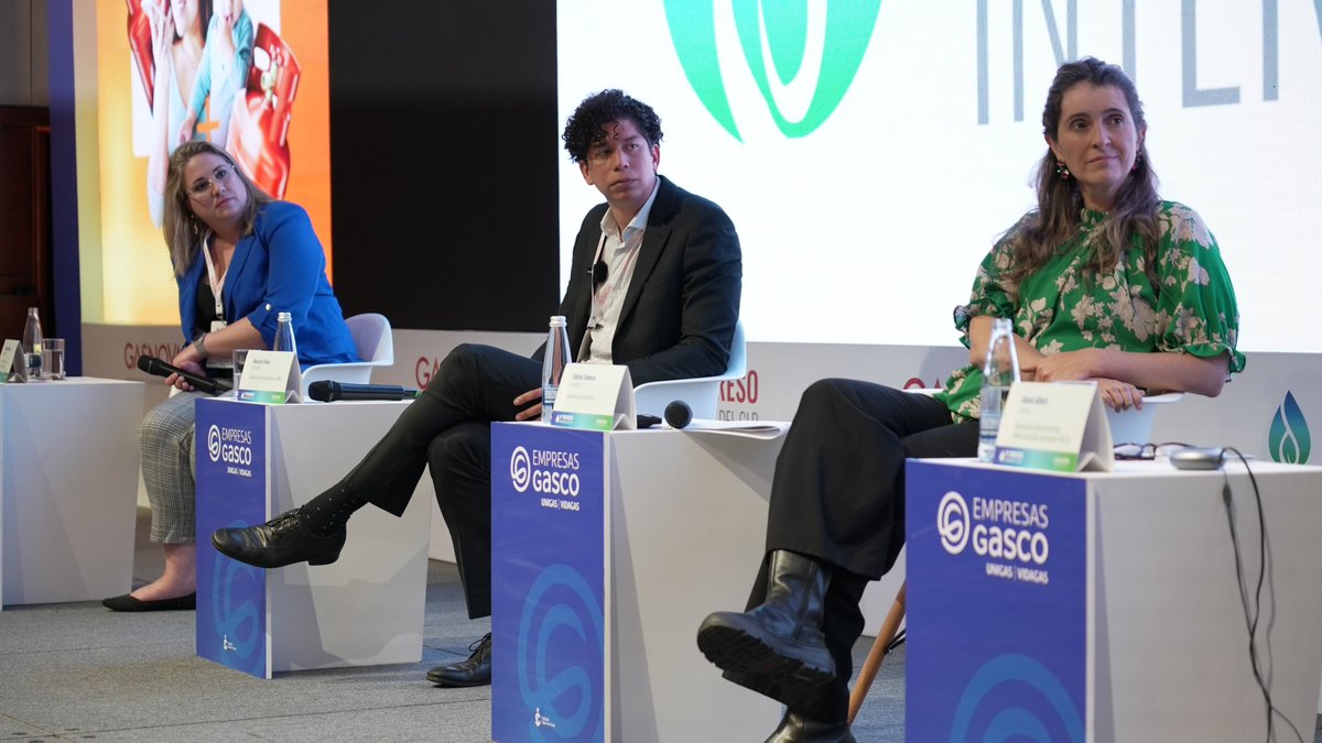 UPMEOficial's tweet photo. Mauricio Palma, nuestro subdirector de hidrocarburos, presentó en el 6º Congreso Internacional del Gas LP el Plan Nacional de Sustitución de Leña (PNSL) y su actualización con enfoque de género y comunidades étnicas. 👩🏾‍🦱En esta ocasión, también expuso el aplicativo de Priorización de Proyectos de Sustitución de Combustibles de Uso Ineficiente y Altamente Contaminantes (APPCIAC).