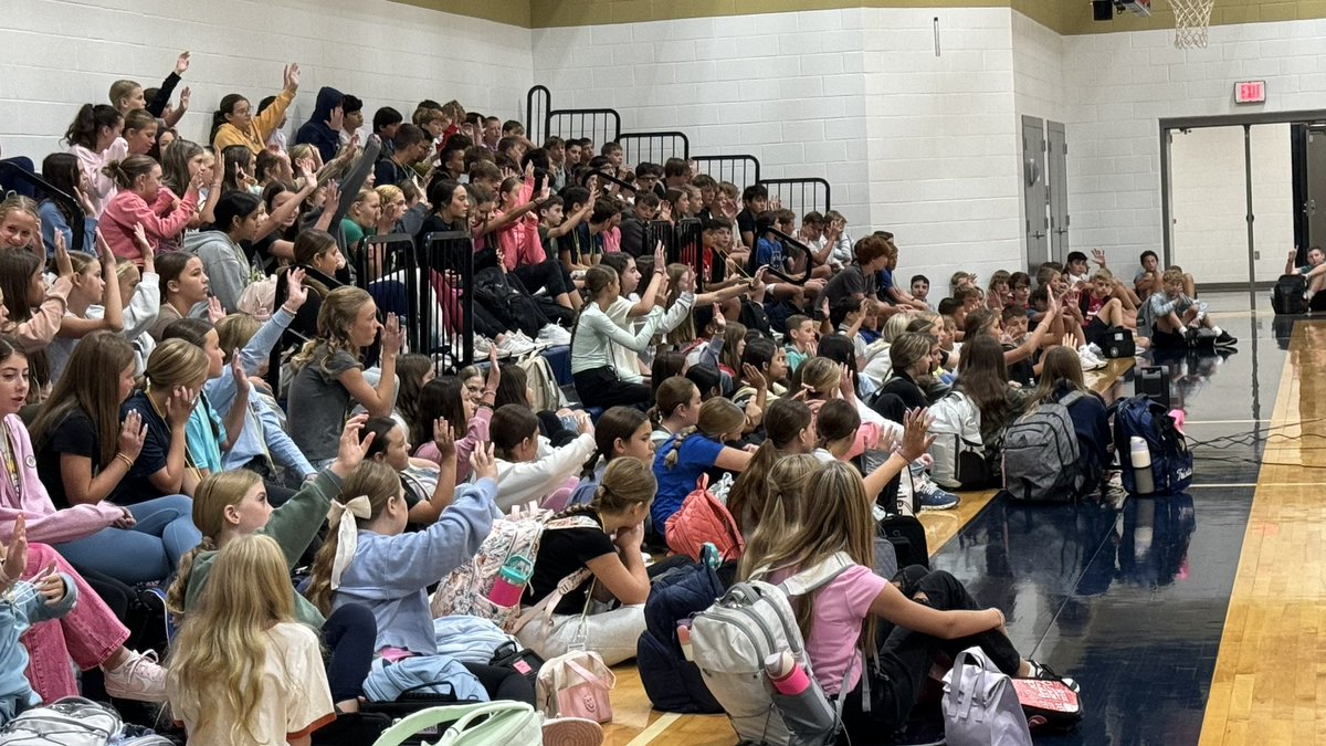 Our Lions packed the gym this morning for Oak Hills’ first FCA gathering of the year! Lots of smiling faces, fellowship, and a message from Olympic speed skating gold medalist (and a Lion Dad!) Mr. Chad Hedrick #THISisOakHills #FCA #LoveOurLions #WeAreFamily